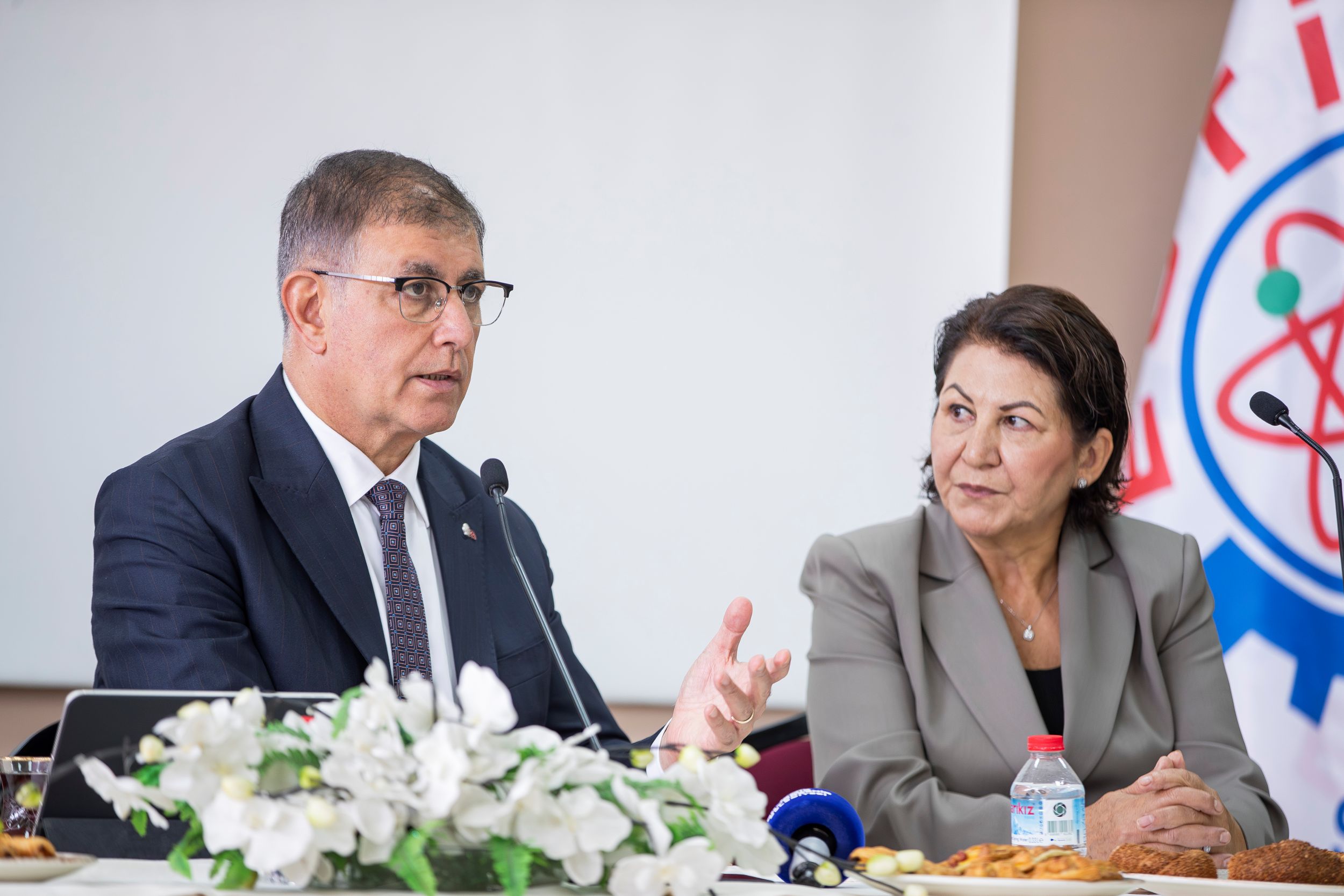 Başkan Dr. Cemil Tugay Ve İmren Erten