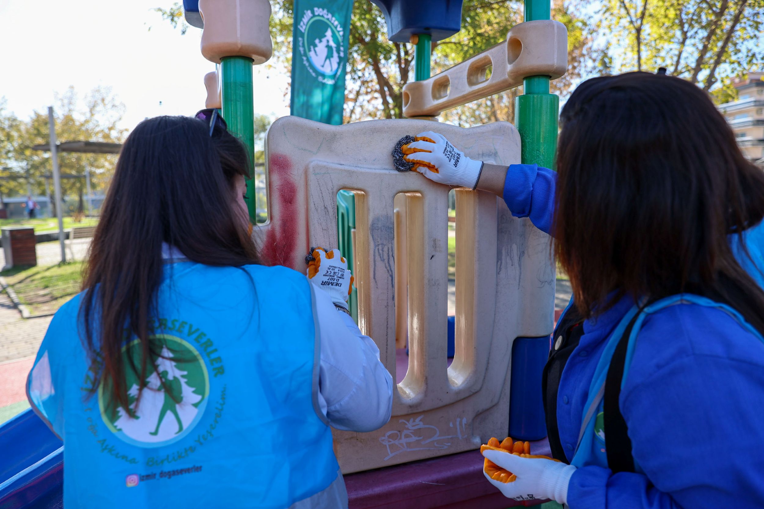 İzmirli Gönüllüler El Ele Vererek Doğa Için Temizlediler4