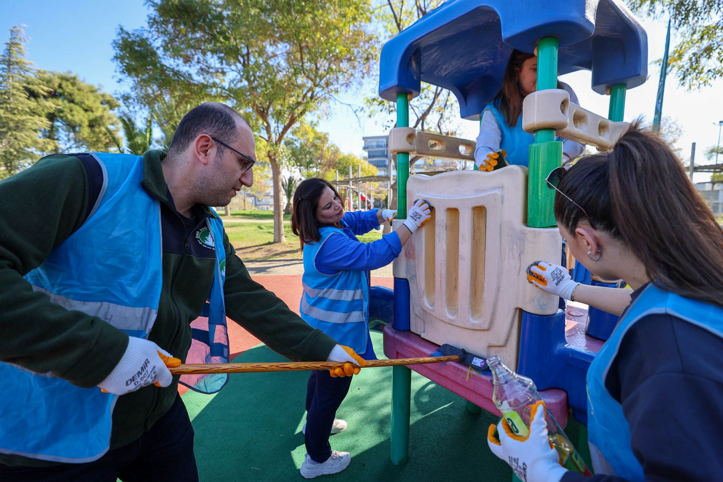 İzmirli Gönüllüler El Ele Vererek Doğa Için Temizlediler6