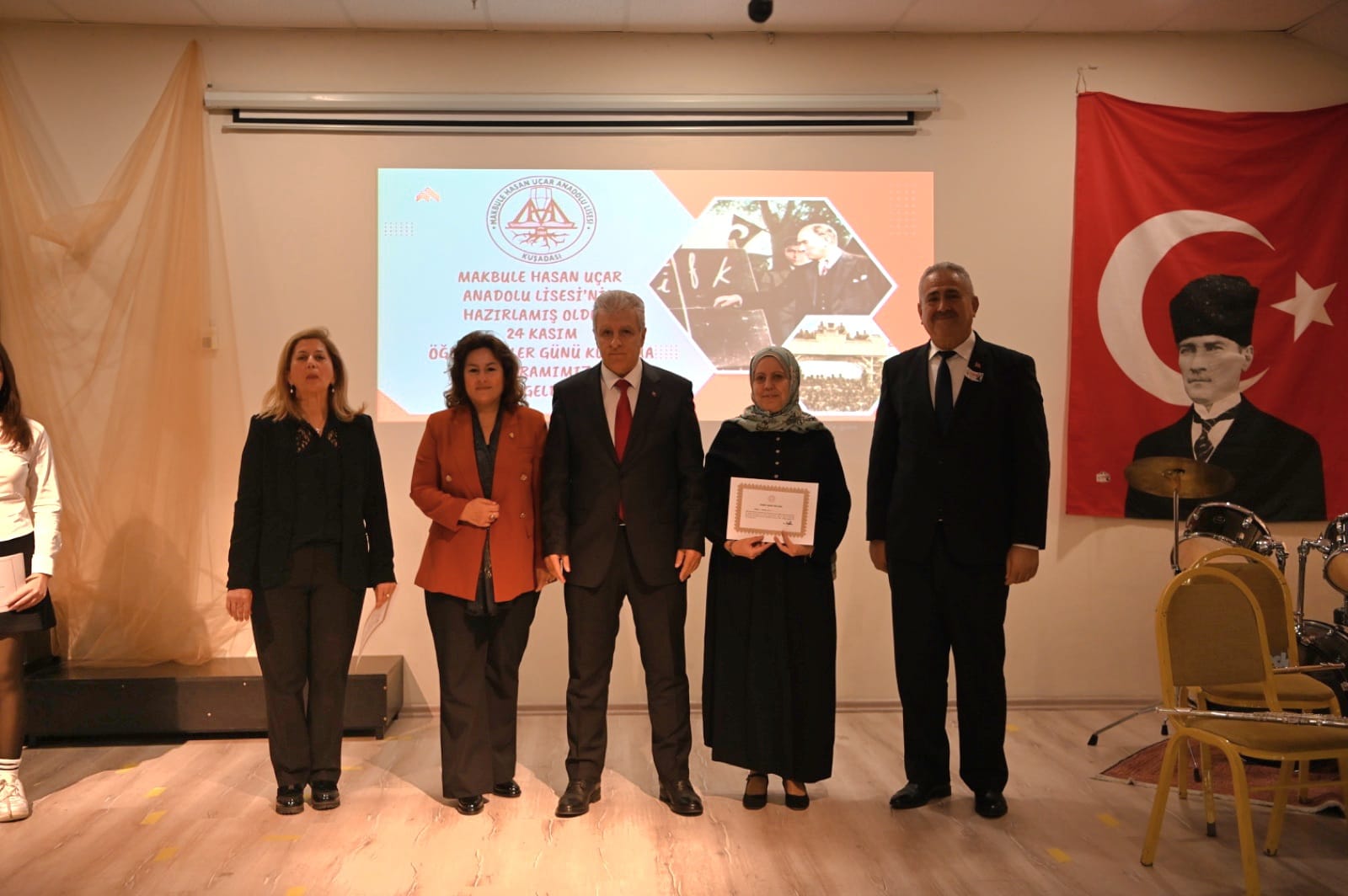 Ö G R E T M E N L E R G Ü N Ü 4