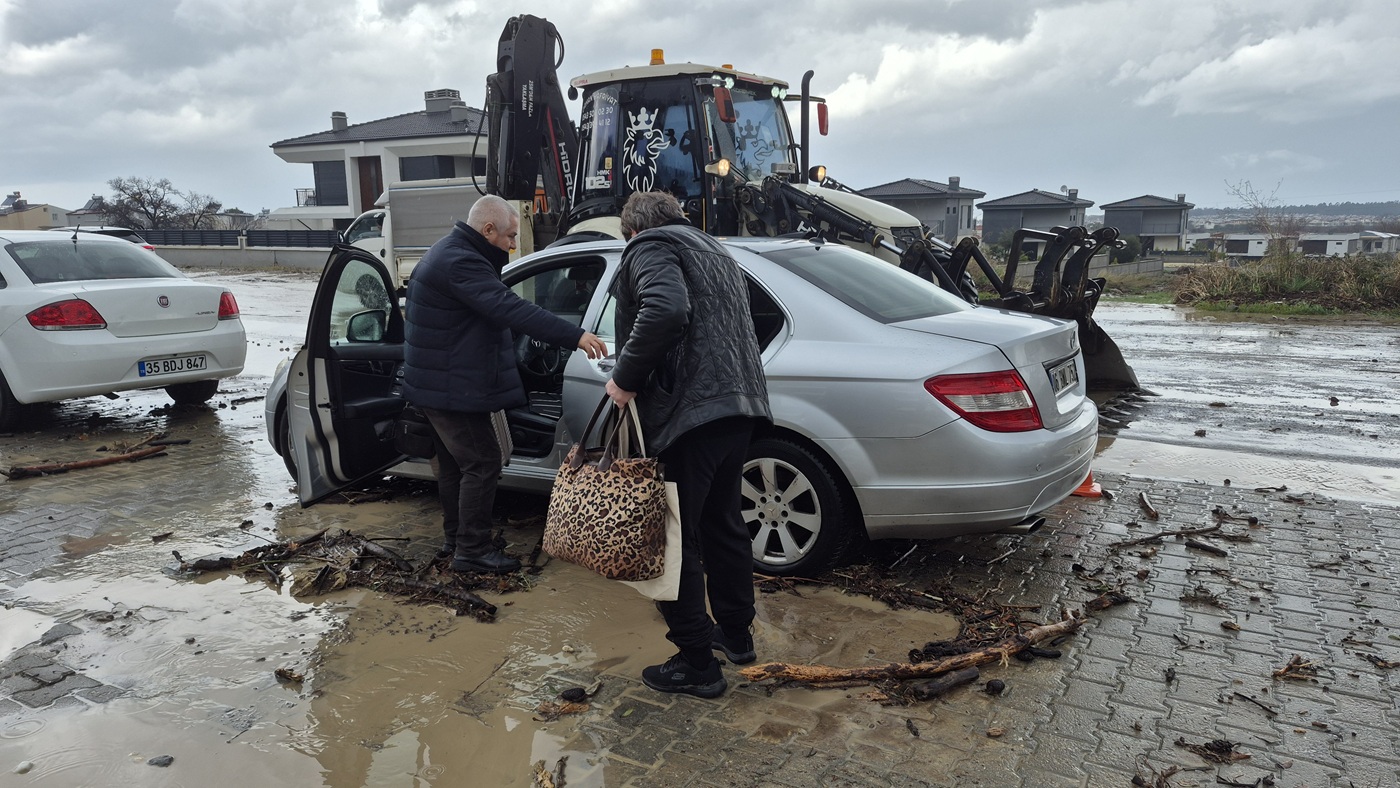 Başkan Ömer Günel Sahaya İndi̇ (12)