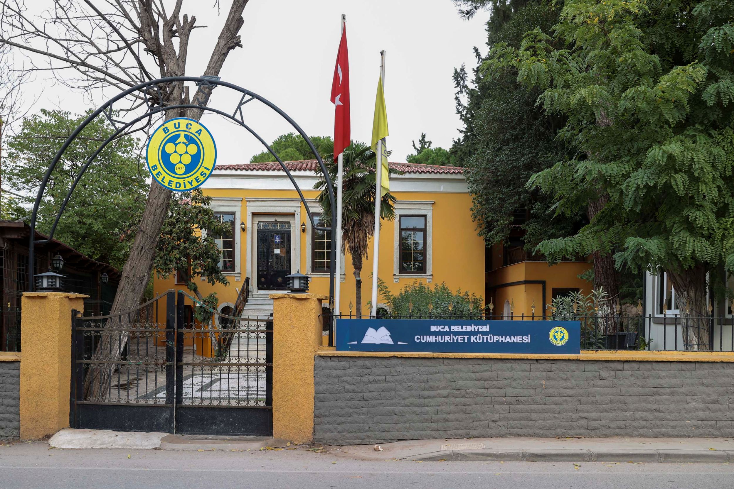 Buca Kütüphane5