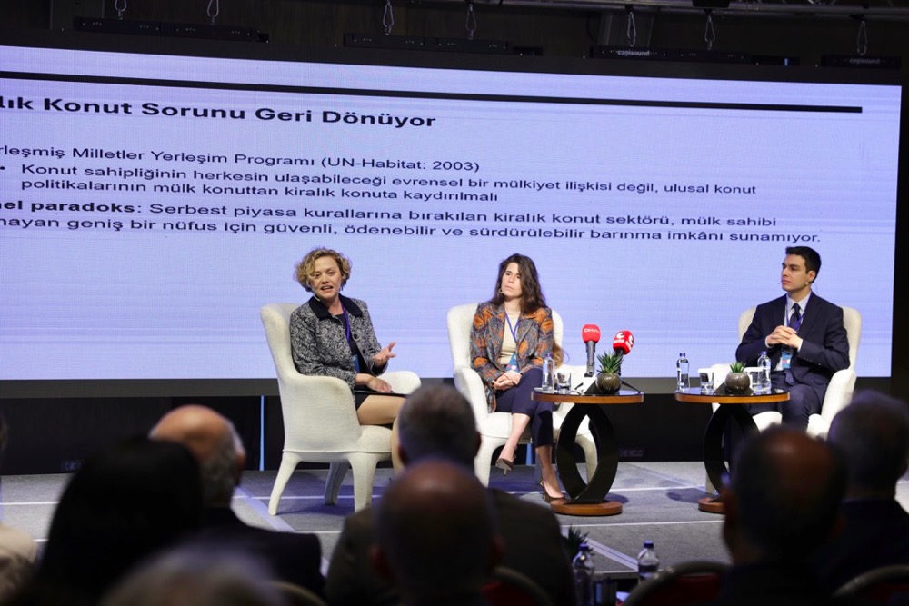 Çeşme’de Tarihi Adım Kiralık Sosyal Konut Sempozyumu Gerçekleştirildiphoto 2026 01 16 12 27 35 3