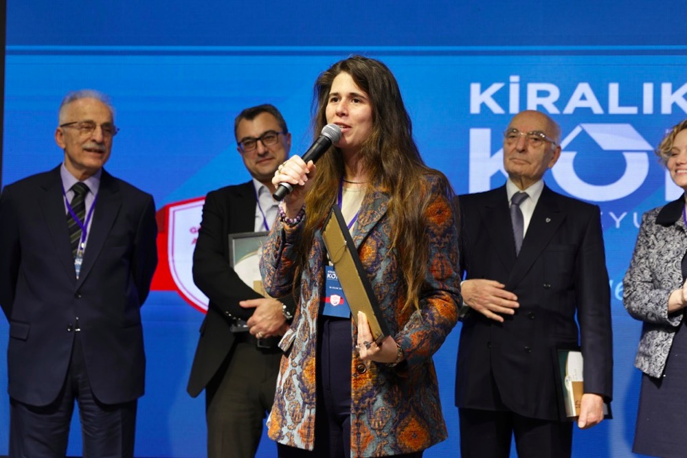 Çeşme’de Tarihi Adım Kiralık Sosyal Konut Sempozyumu Gerçekleştirildiphoto 2026 01 16 15 00 42