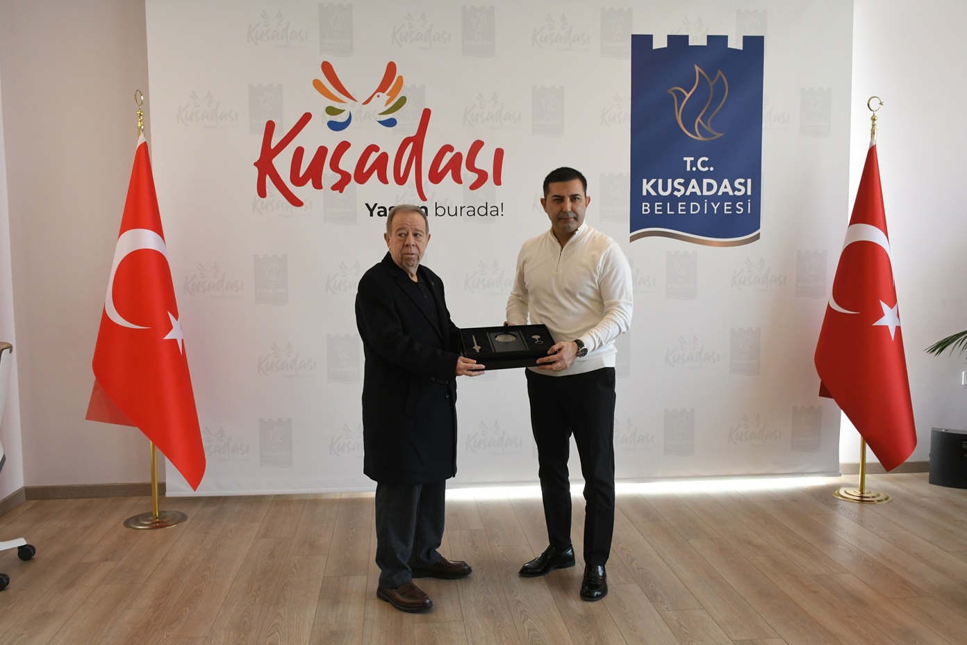 Unesco’dan Ödül Alan Körüklü Çi̇zme Ustasi'ndan Başkan Ömer Günel'e Anlamli Zi̇yaret (3)