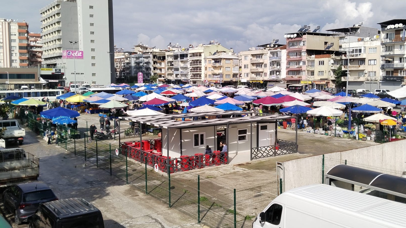 Kurtuluş Semt Pazarı Yeni Yerinde Hizmete Başladı