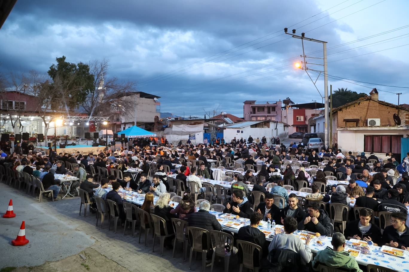 Efeler'in Ramazan Buluşması Işıklı'da Gönüllere Dokundu