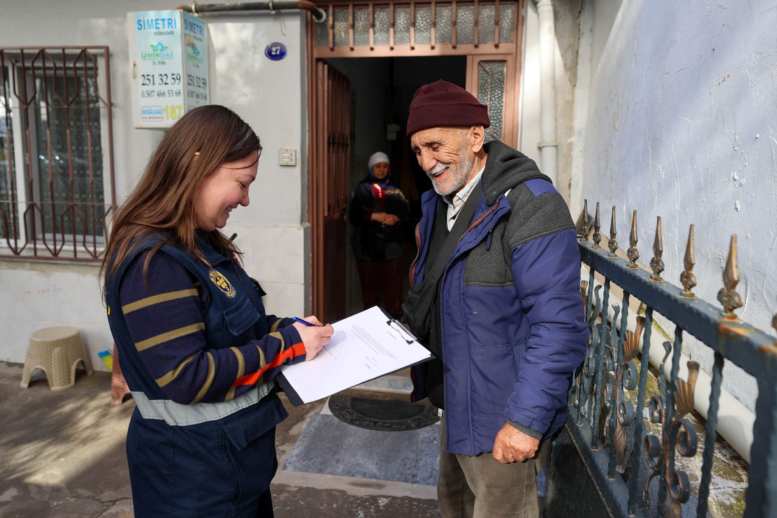 ⁠Buca'da Selin Yaraları El Birliğiyle Sarılıyor10