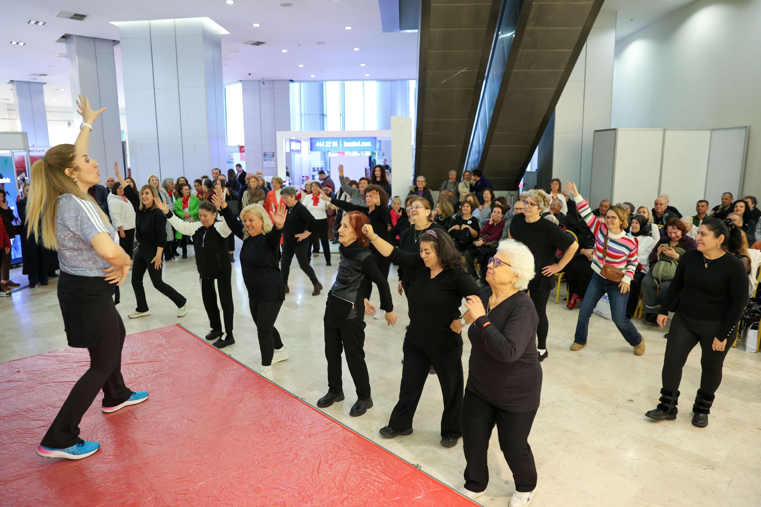 Bucalı Kadınlar Sağlıklı Yaş Alma Fuarı’na Damga Vurdu3