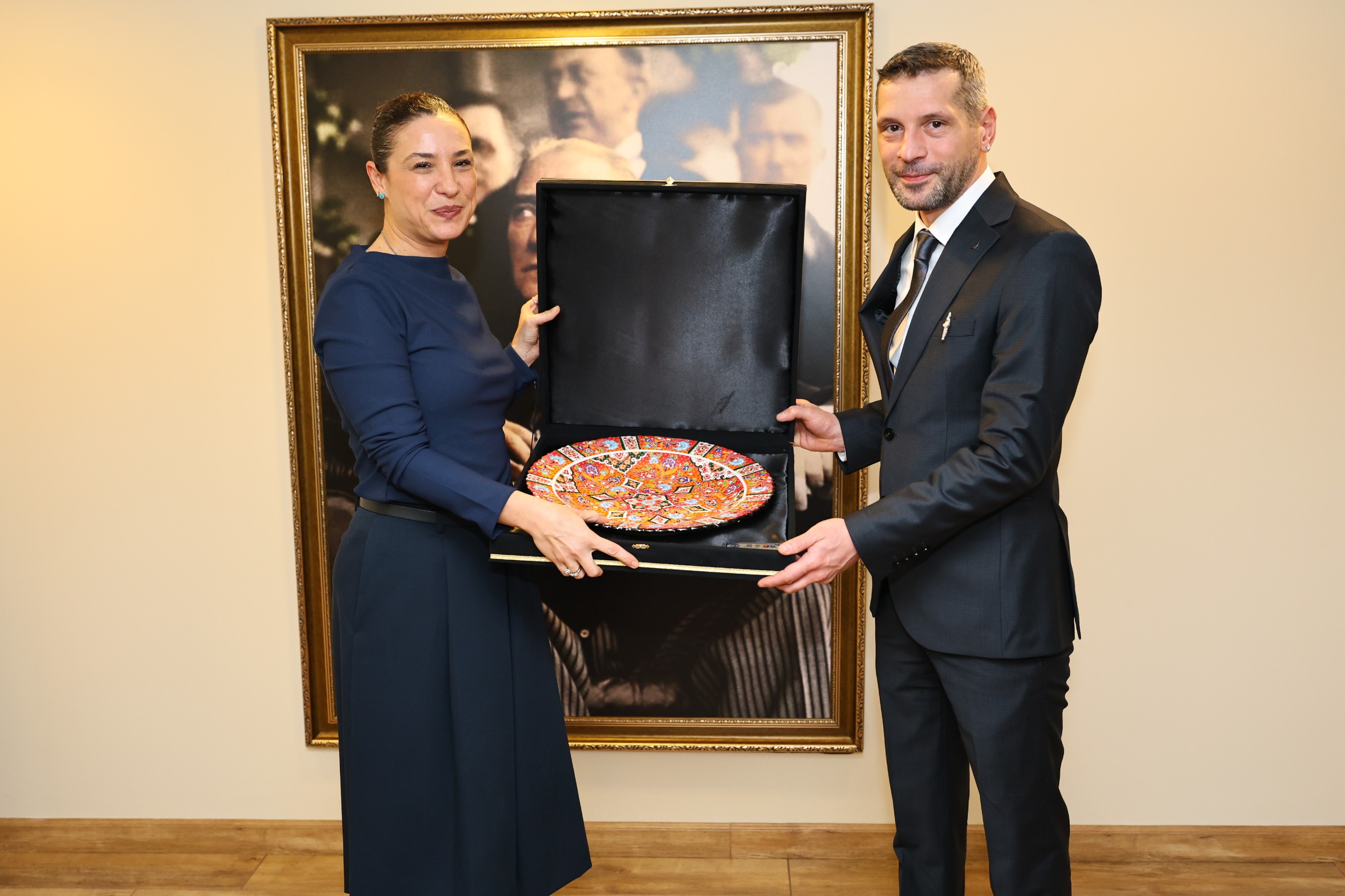 Efes Selçuk Belediyesi’ne Hayvan Ambulansı Bağışı (1)