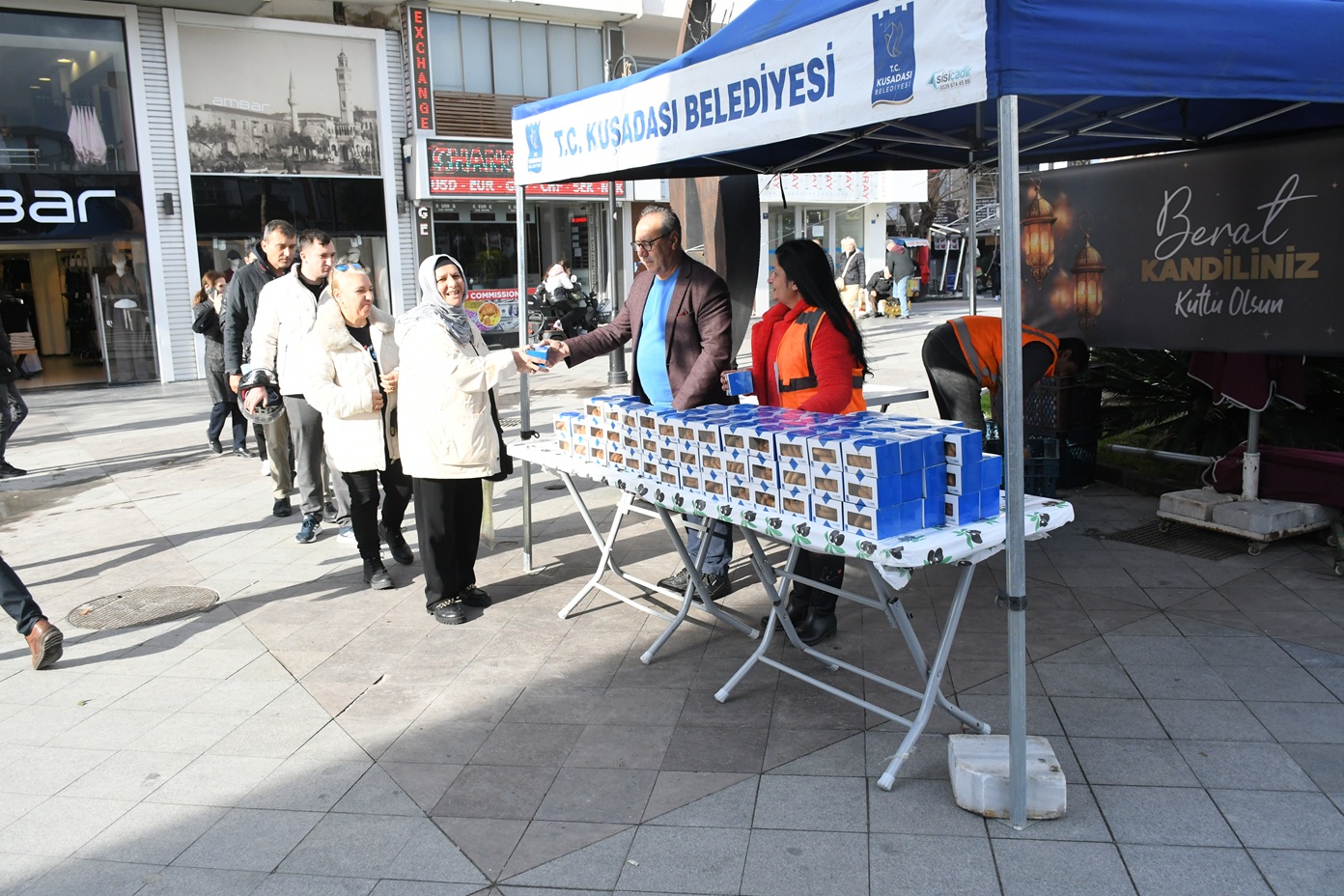 Kuşadasi Beledi̇yesi̇'nden Kandi̇l Si̇mi̇di̇ İkrami (2)