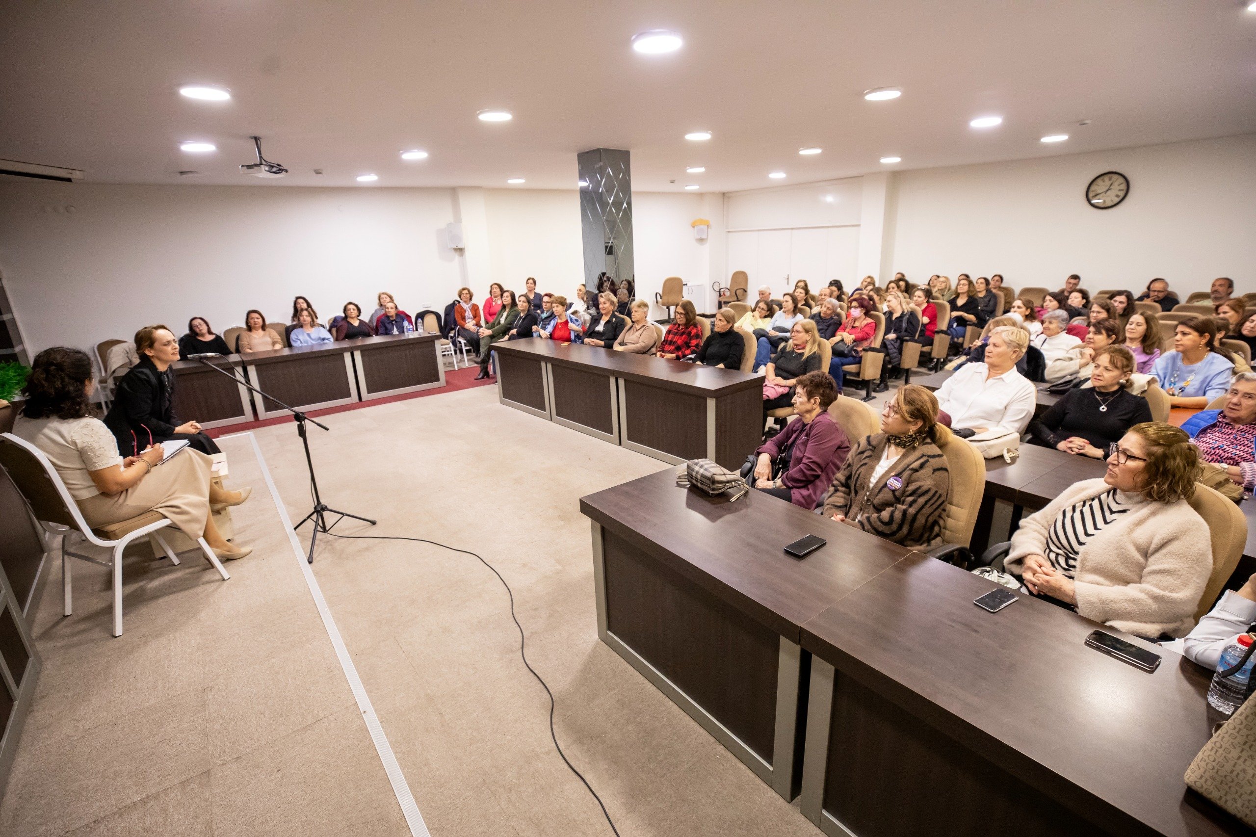 Dünya Ti̇yatrolar Günü’nde, Afi̇fe Jale’ni̇n İlham Veren Mücadelesi̇ Narlidere’de Anlatildi (4)