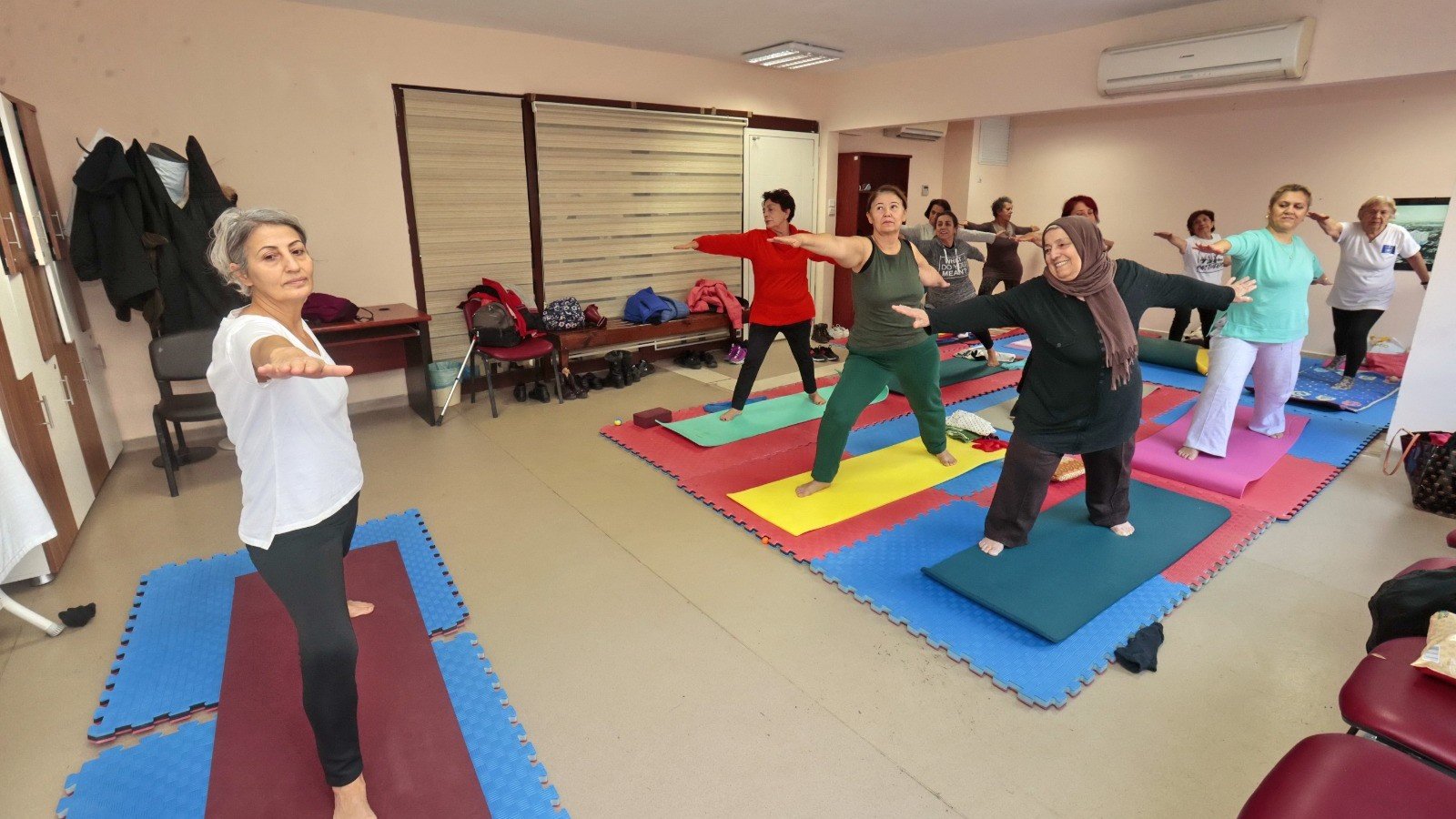 Konak'tan İleri Yaş'a Sağlıklı Mola: Yoga Kursuyla Zinde Kalıyorlar