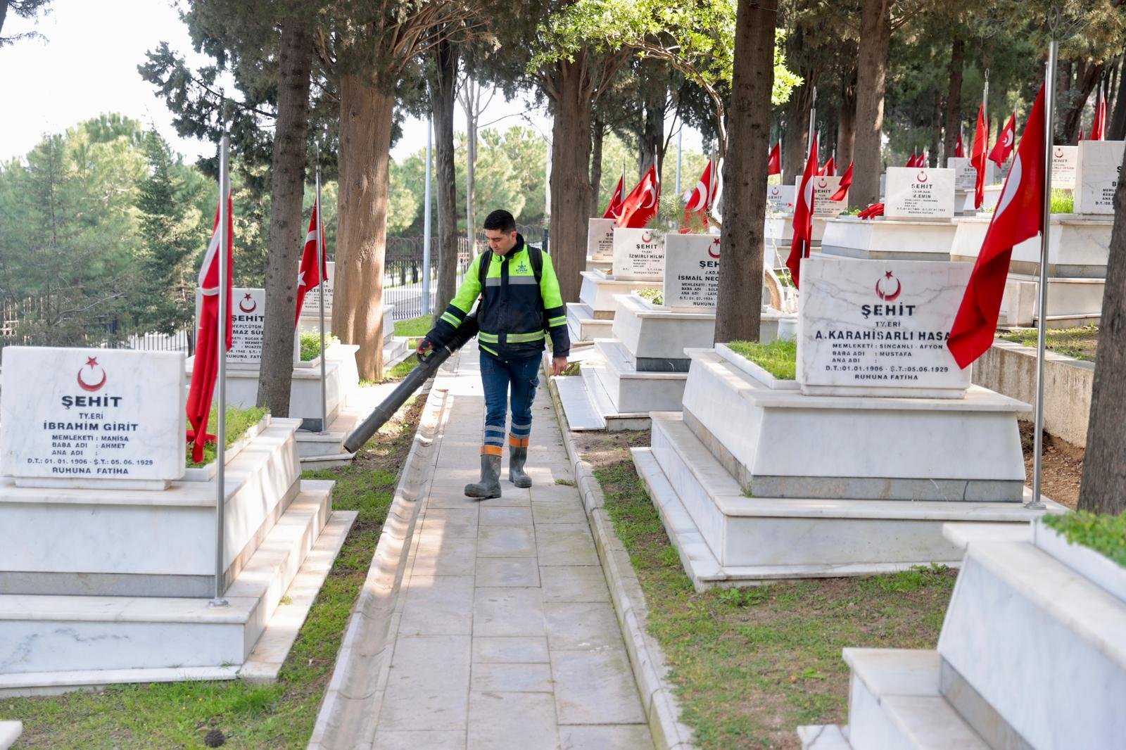 Konak’tan Şehitlere Vefa Bayram Öncesi Temizlik Ve Bakım Seferberliği (2)