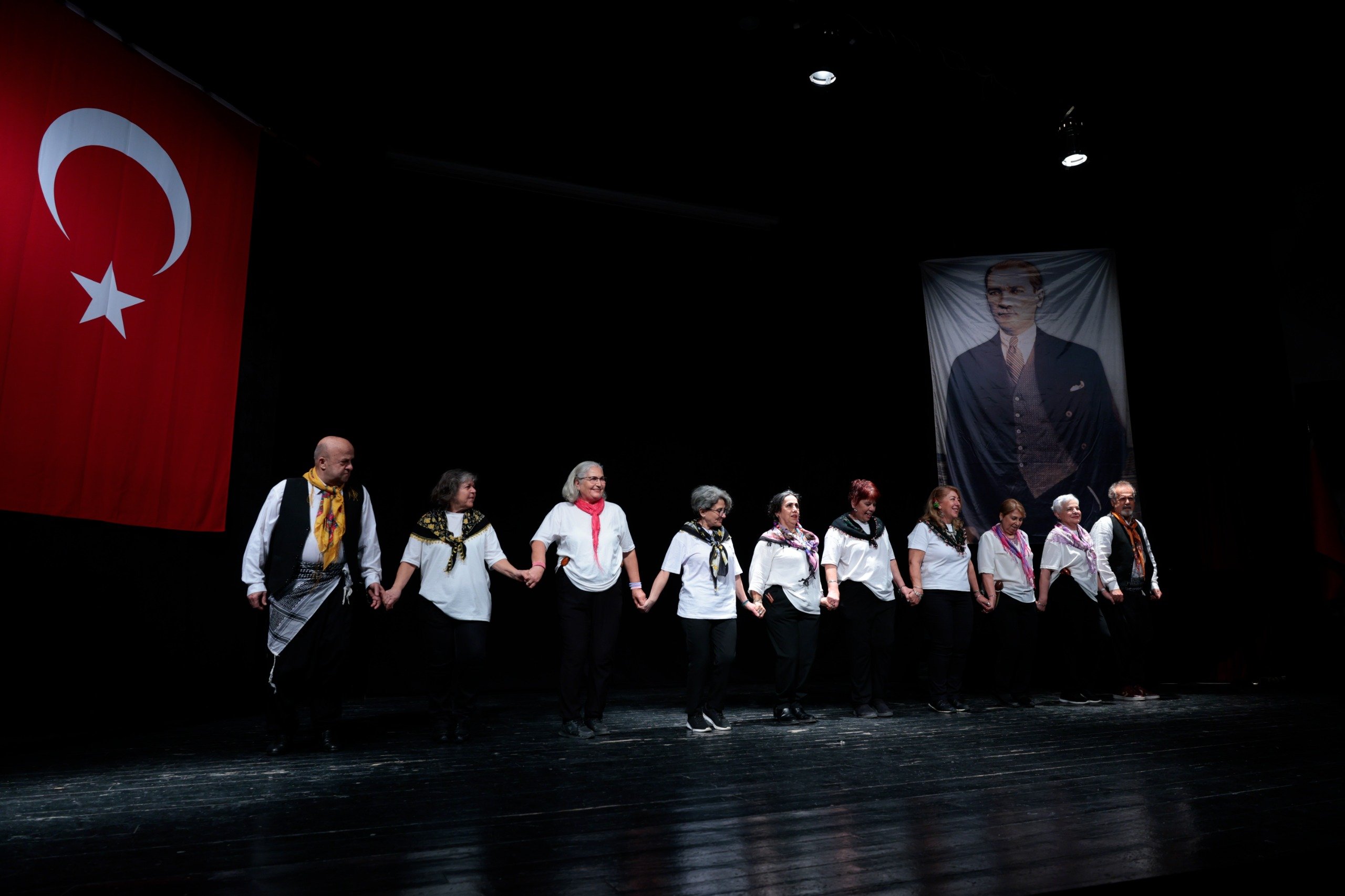 Konak’tan Yaşlılara Saygı Haftası’nda Gençlere Taş Çıkaran Performans (5)