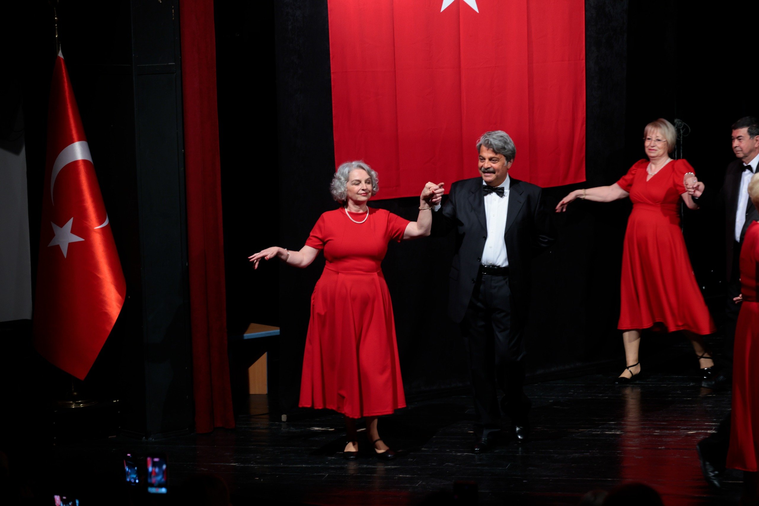 Konak'tan Yaşlılara Saygı Haftası'nda Gençlere Taş Çıkaran Performans