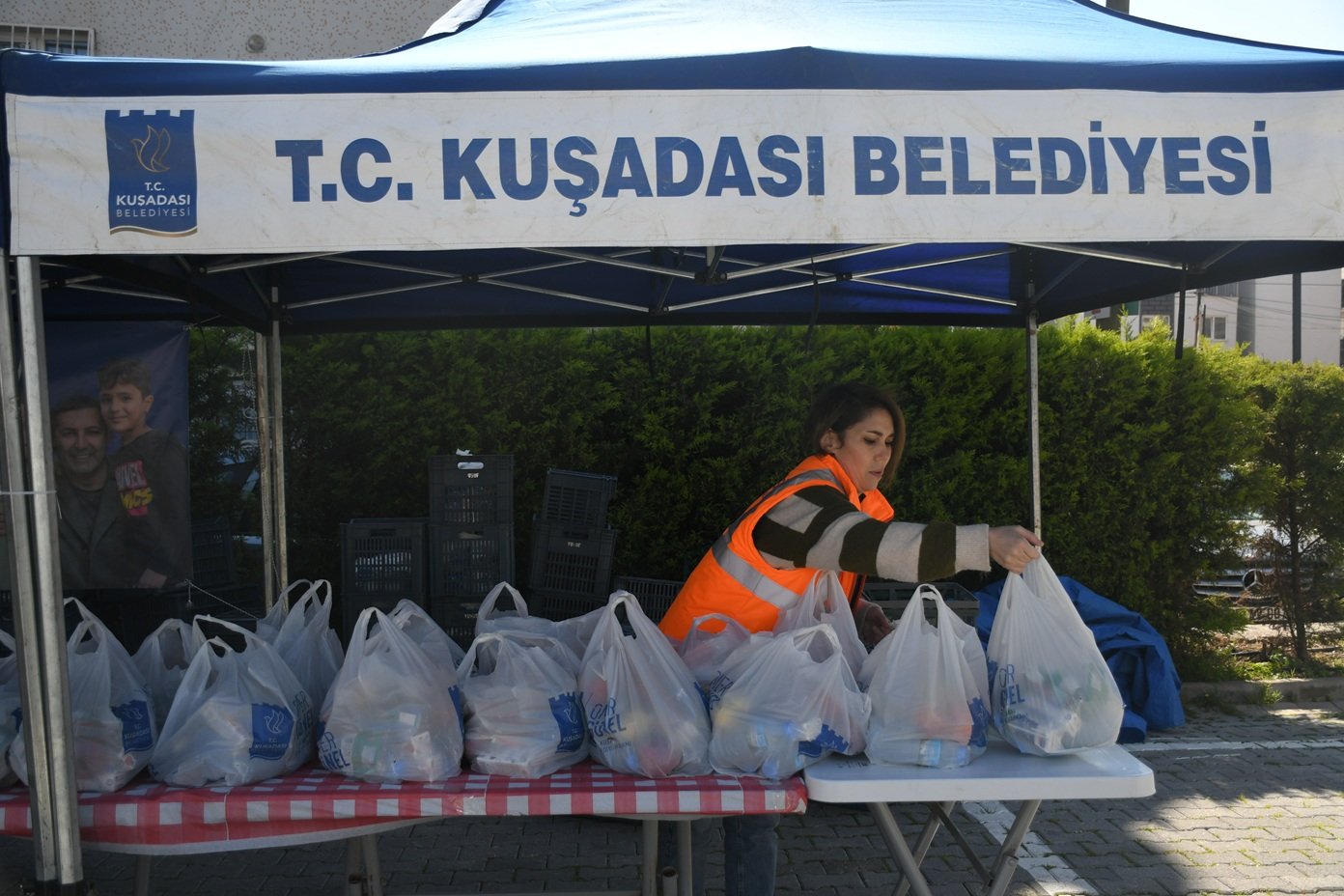 Kuşadasi Beledi̇yesi̇’ni̇n Beslenme Çantasi Projesi̇ Kararlilikla Sürüyor (2)