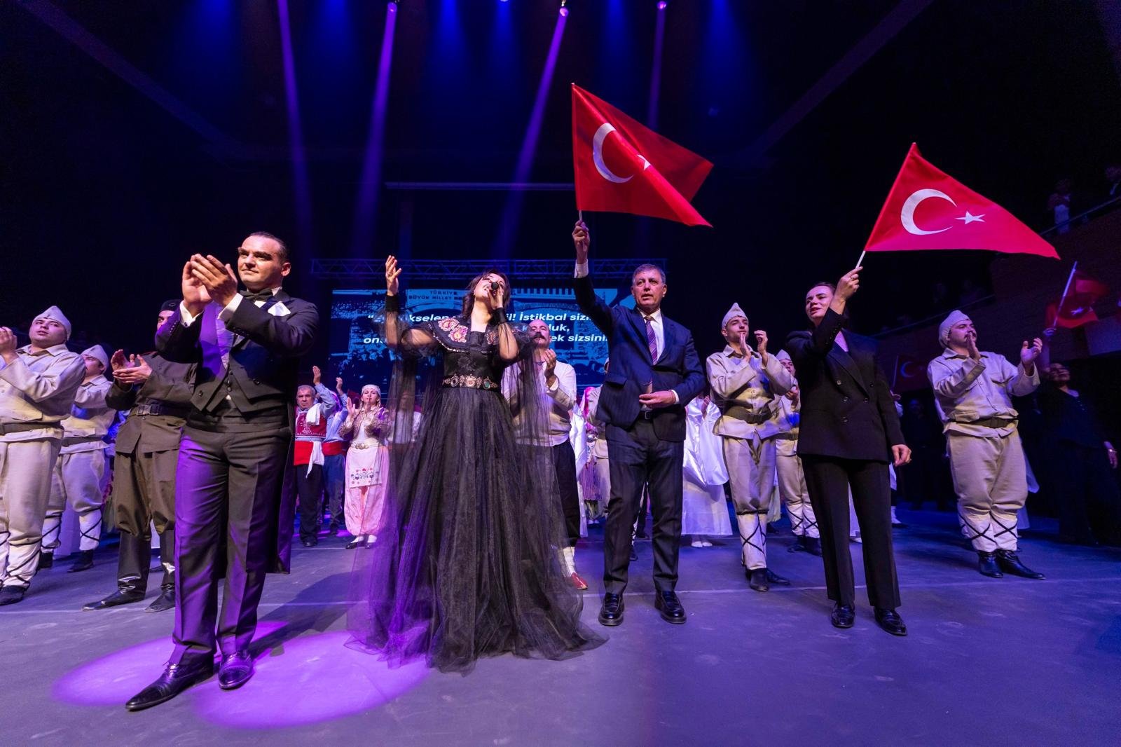 "Uyan Memet" Çanakkale Ruhunu Sahneye Taşıdı