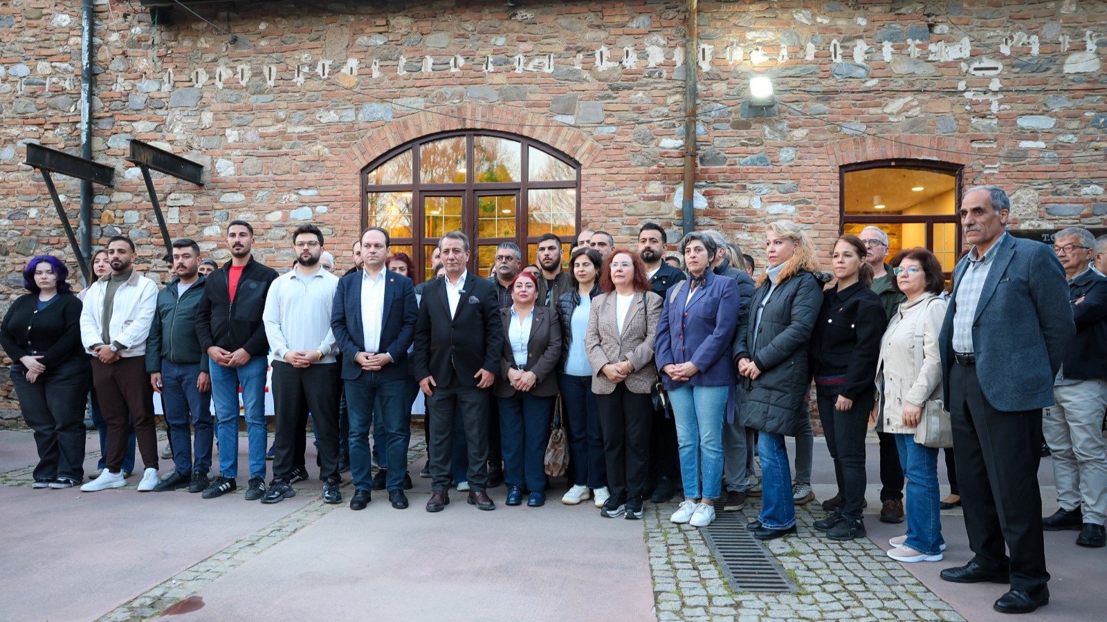 Efeler'in Kültür Yuvasının Vakıflar'a Devredilmesine Başkan Yetişkin'den Tepki