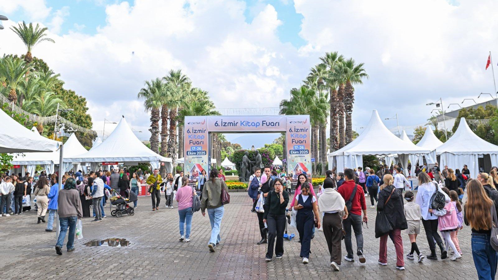 Kültürpark'ta Büyük Buluşma: İZKİTAP Başlıyor