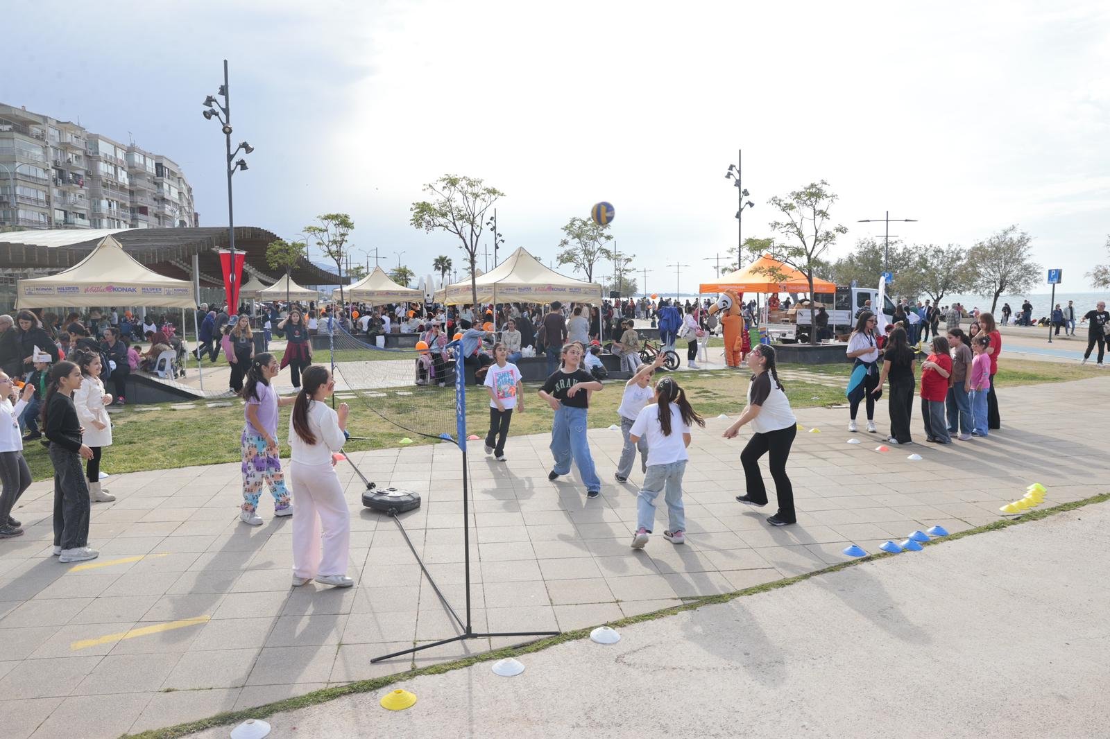 23 Nisan Coşkusu Konak’tan Yayıldı Çocuk Şenliği’ne Yoğun Ilgi (10)