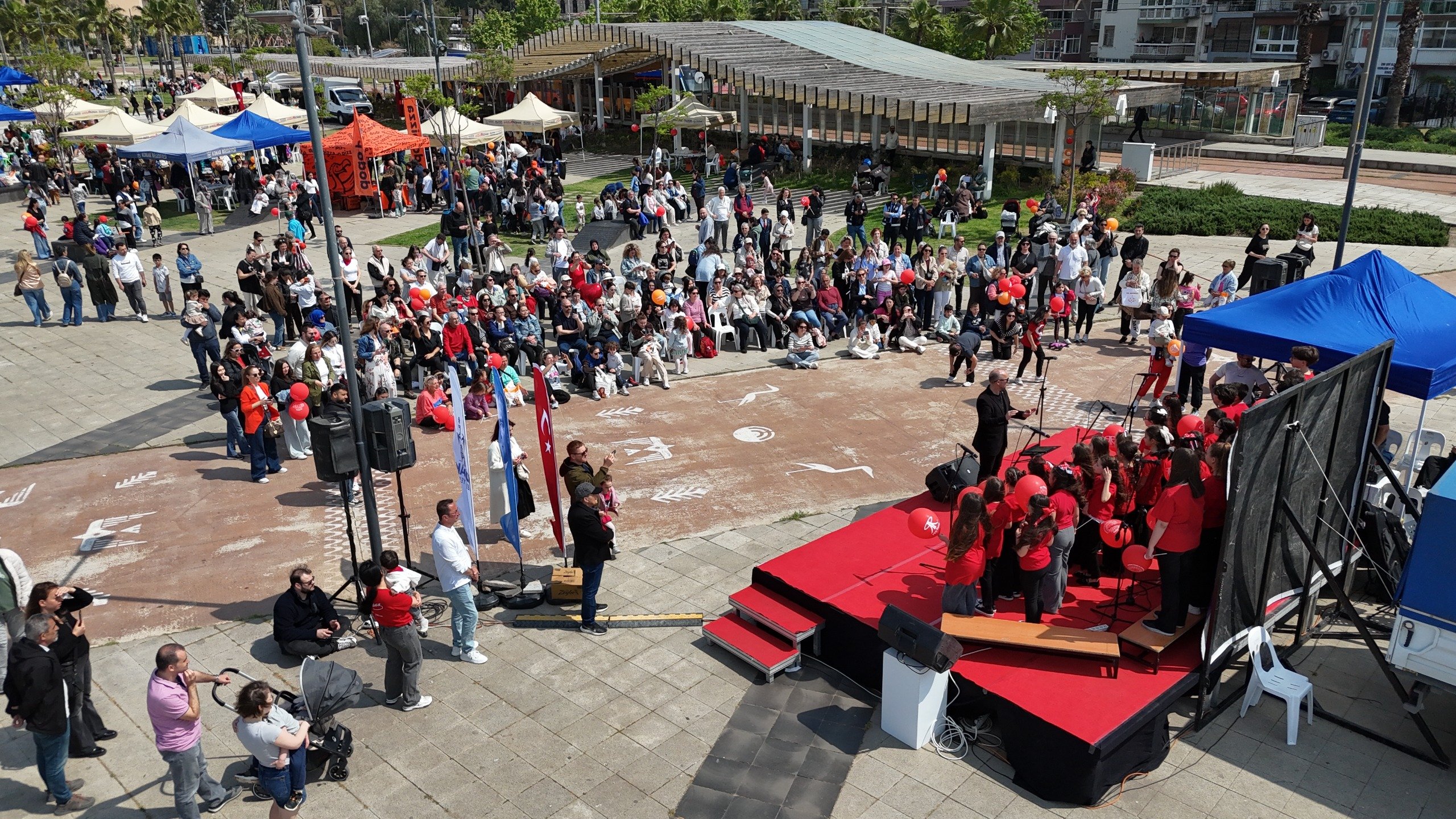 23 Nisan Coşkusu Konak’tan Yayıldı Çocuk Şenliği’ne Yoğun Ilgi (11)