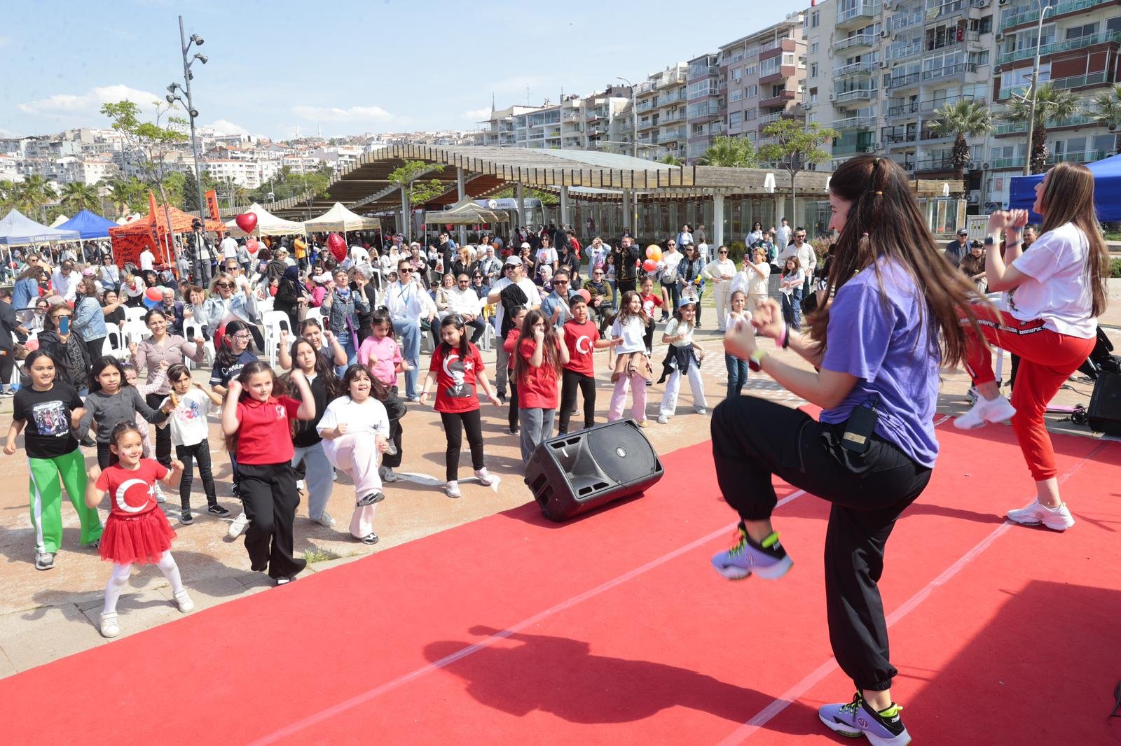 23 Nisan Coşkusu Konak’tan Yayıldı Çocuk Şenliği’ne Yoğun Ilgi (8)