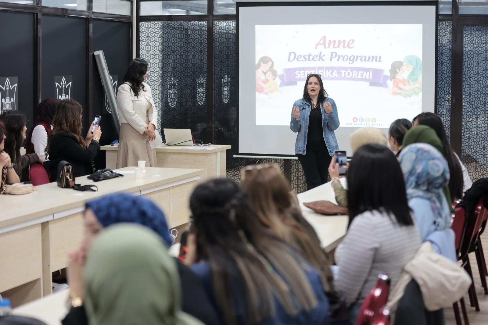 Anne Destek Programı Mezunları Sertifikalarını Başkan Mutlu’dan Aldı (5)