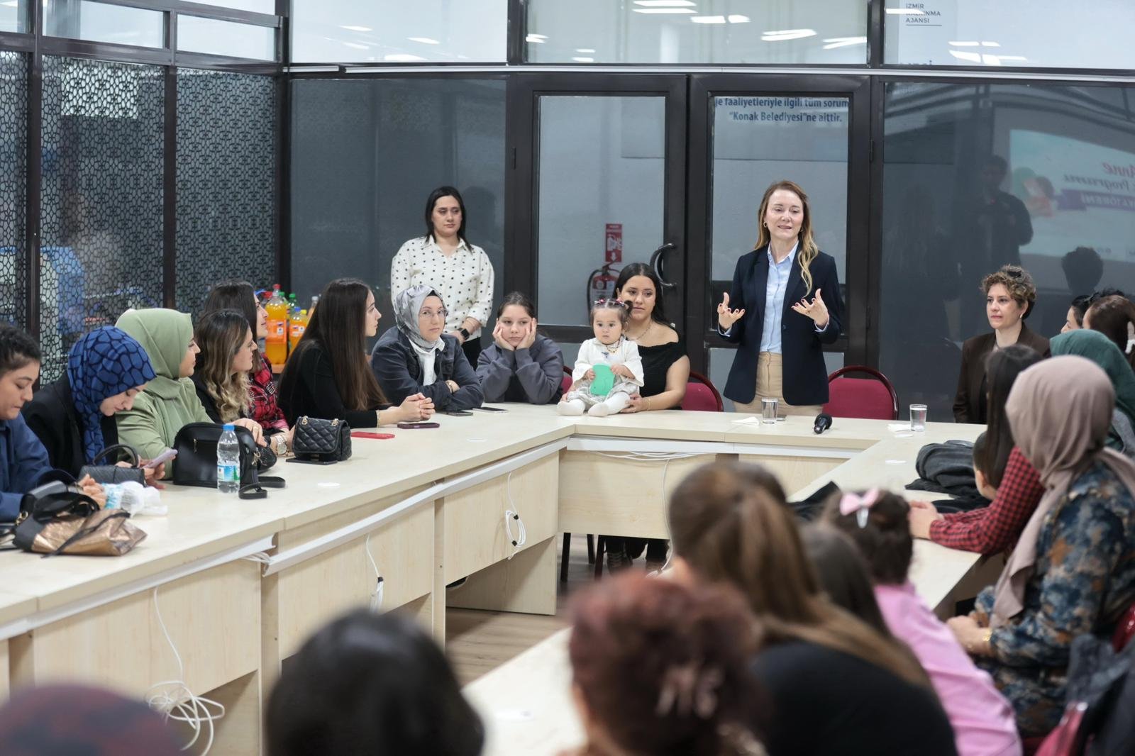 Anne Destek Programı Mezunları Sertifikalarını Başkan Mutlu’dan Aldı (6)