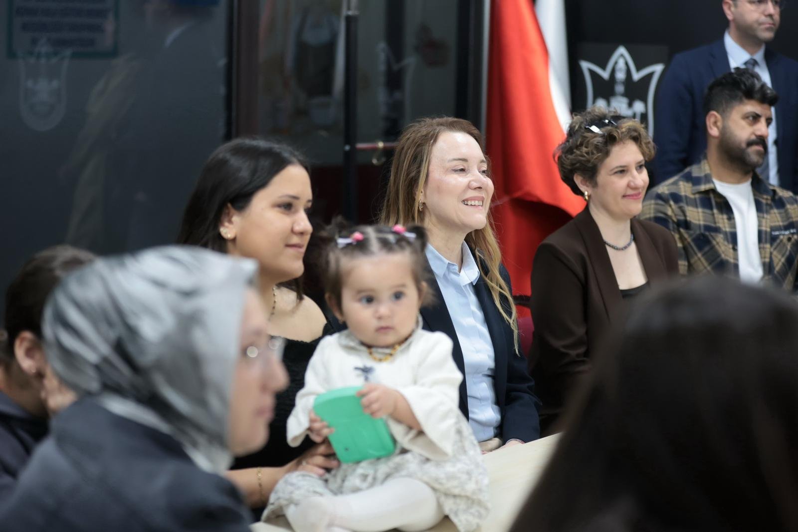 Anne Destek Programı Mezunları Sertifikalarını Başkan Mutlu’dan Aldı (7)