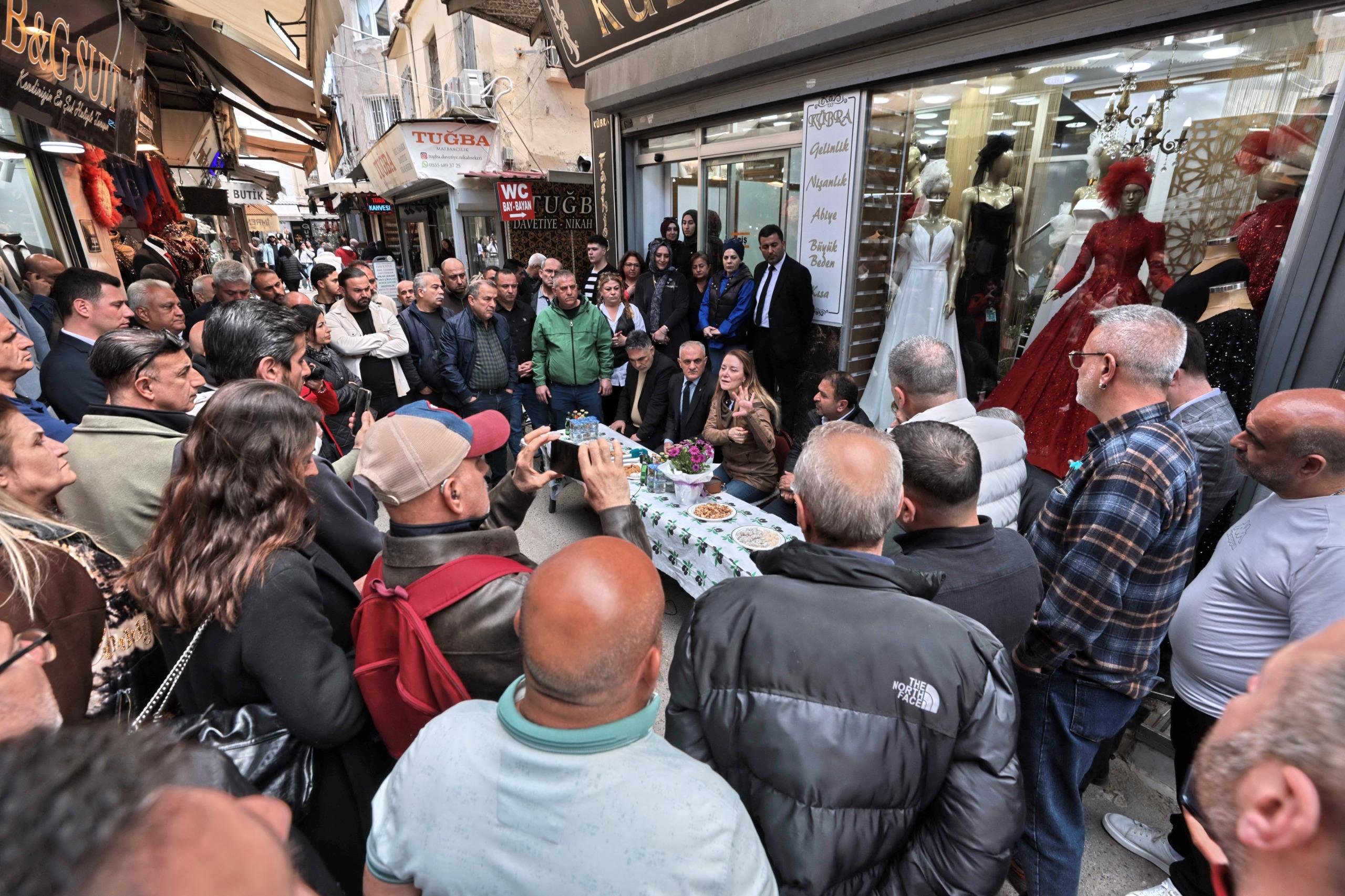 Başkan Mutlu’dan Kemeraltı Mesaisi Esnaftan Ruhsat Indirimine Teşekkür (7)