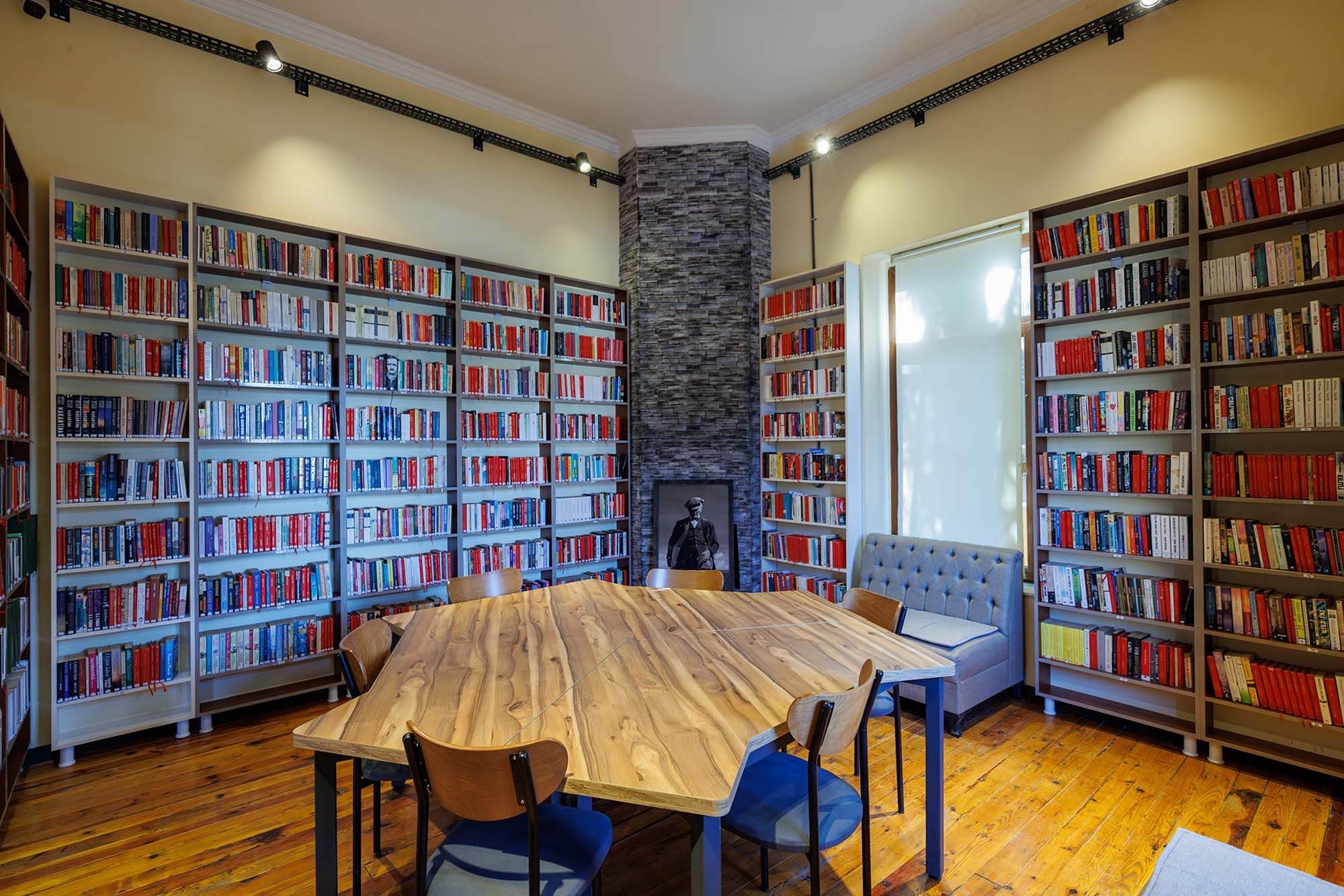 Buca Cumhuriyet Kutuphanesi (1)