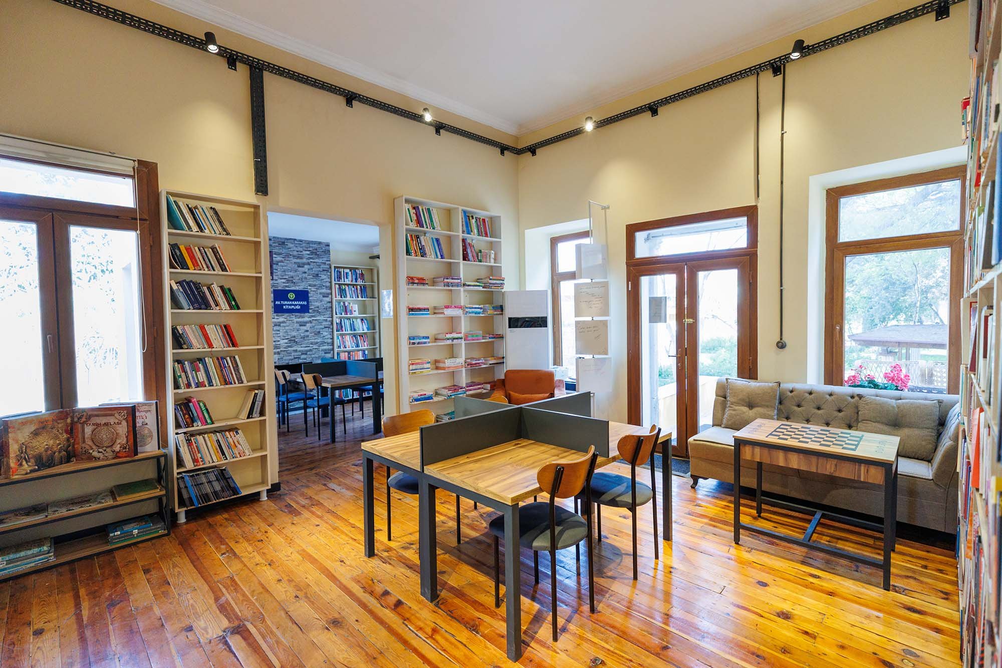 Buca Cumhuriyet Kutuphanesi (5)