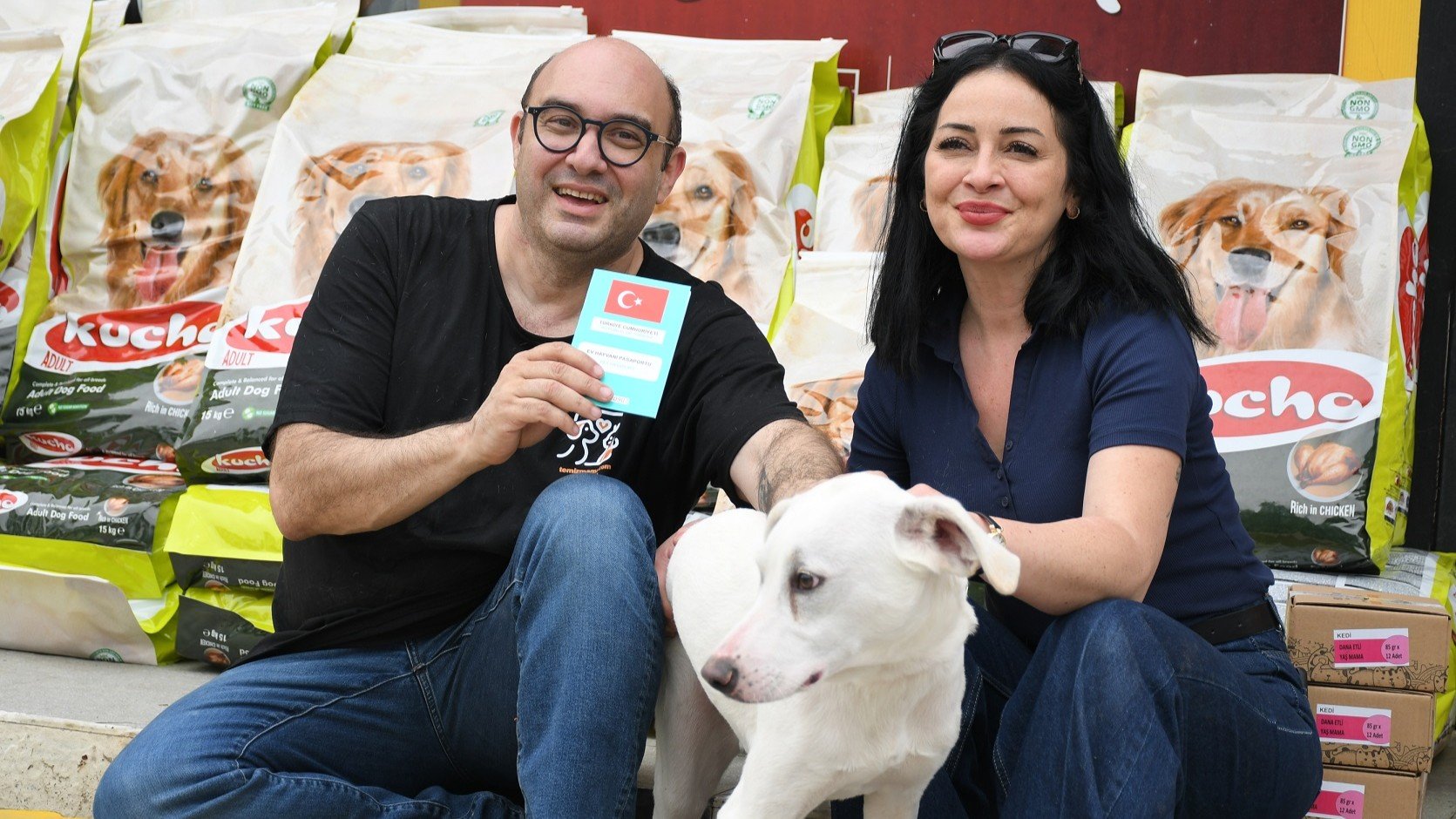 Kuşadası'nda Can Dostlara Dev Destek: 3 Ton Mama Bağışı