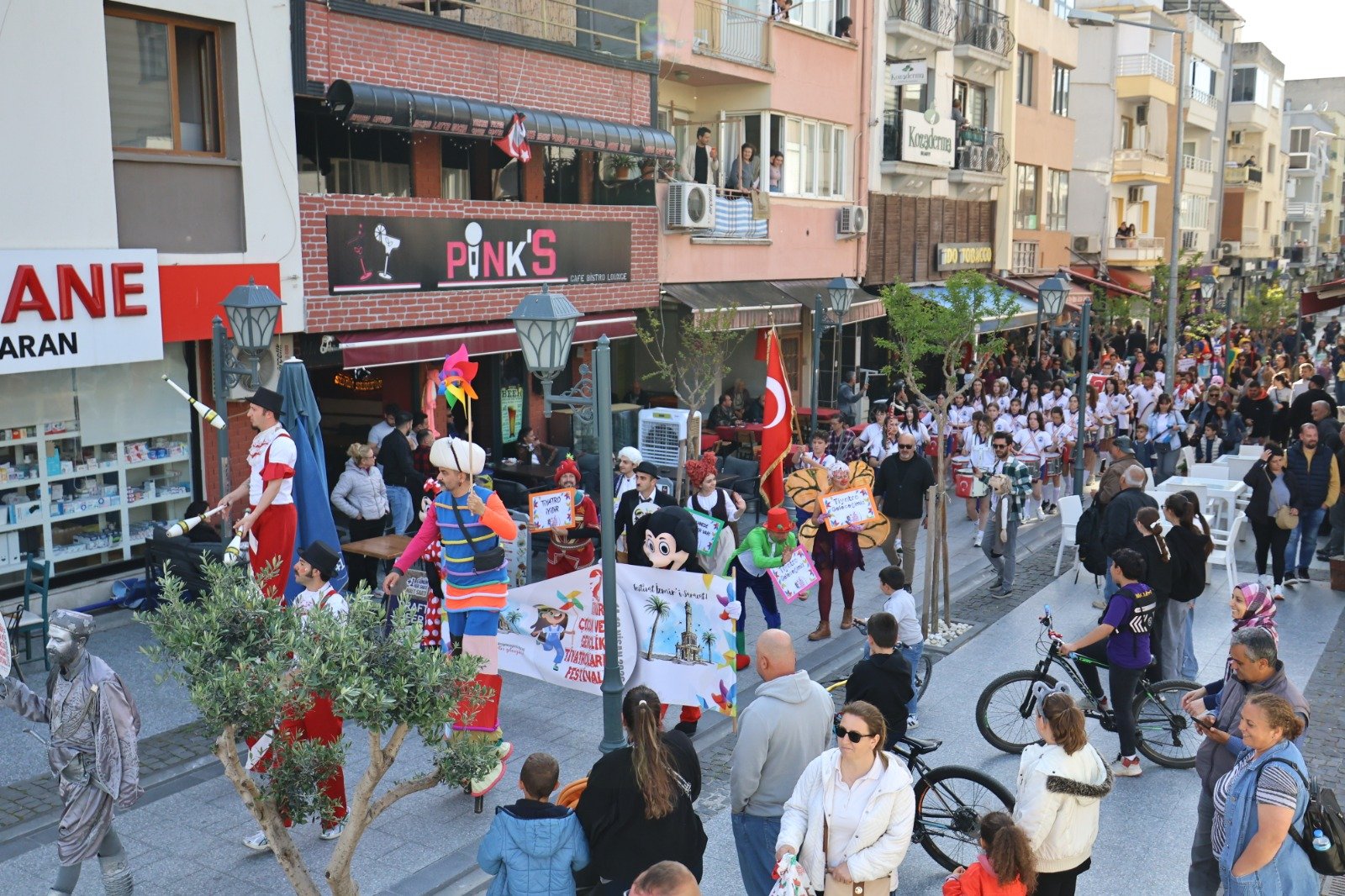 Izmir Çocuk Ve Gençlik Tiyatroları Festivali (1)