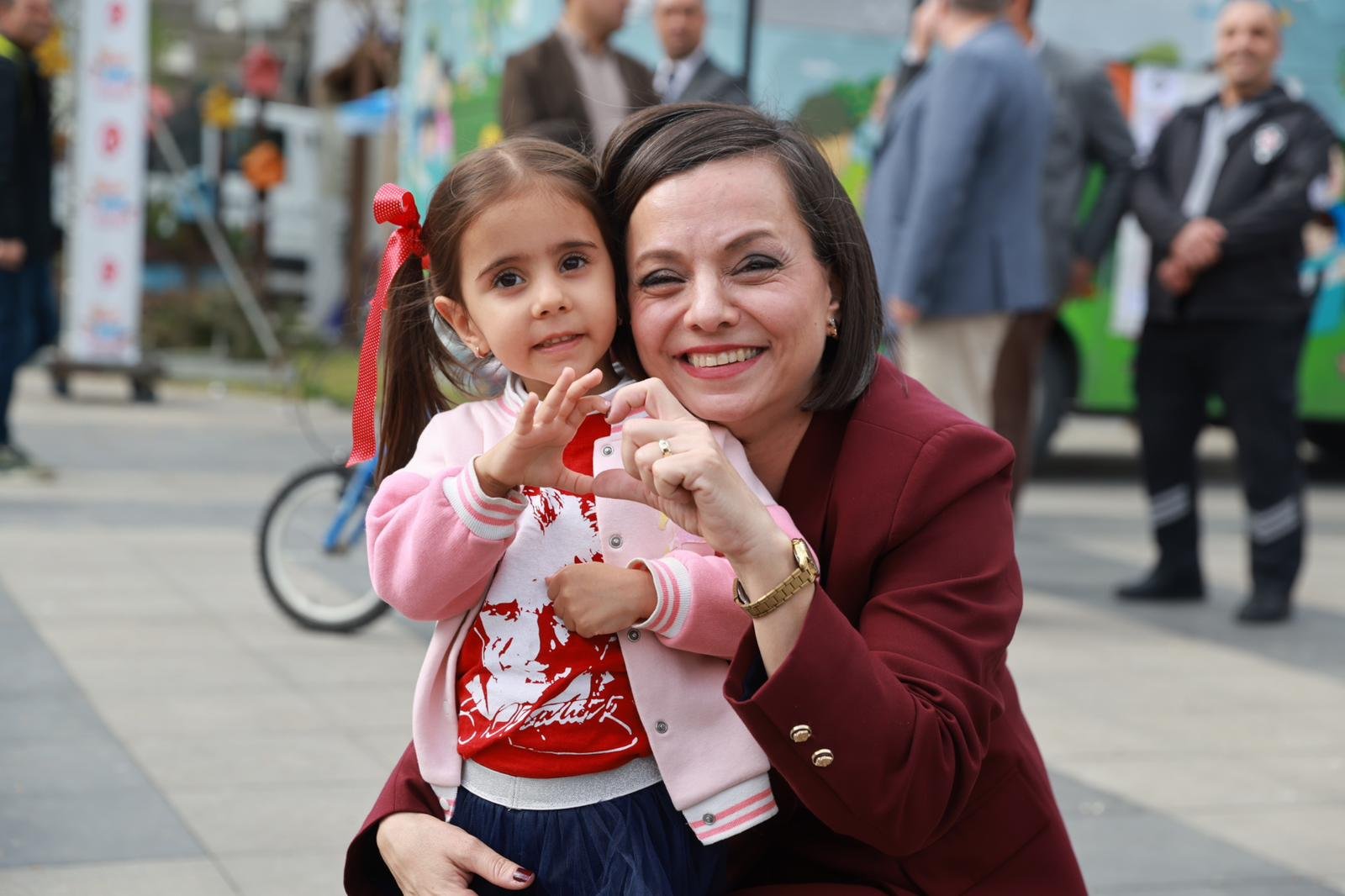 Karabağlar Belediyesi 23 Nisan Şenliği (5)