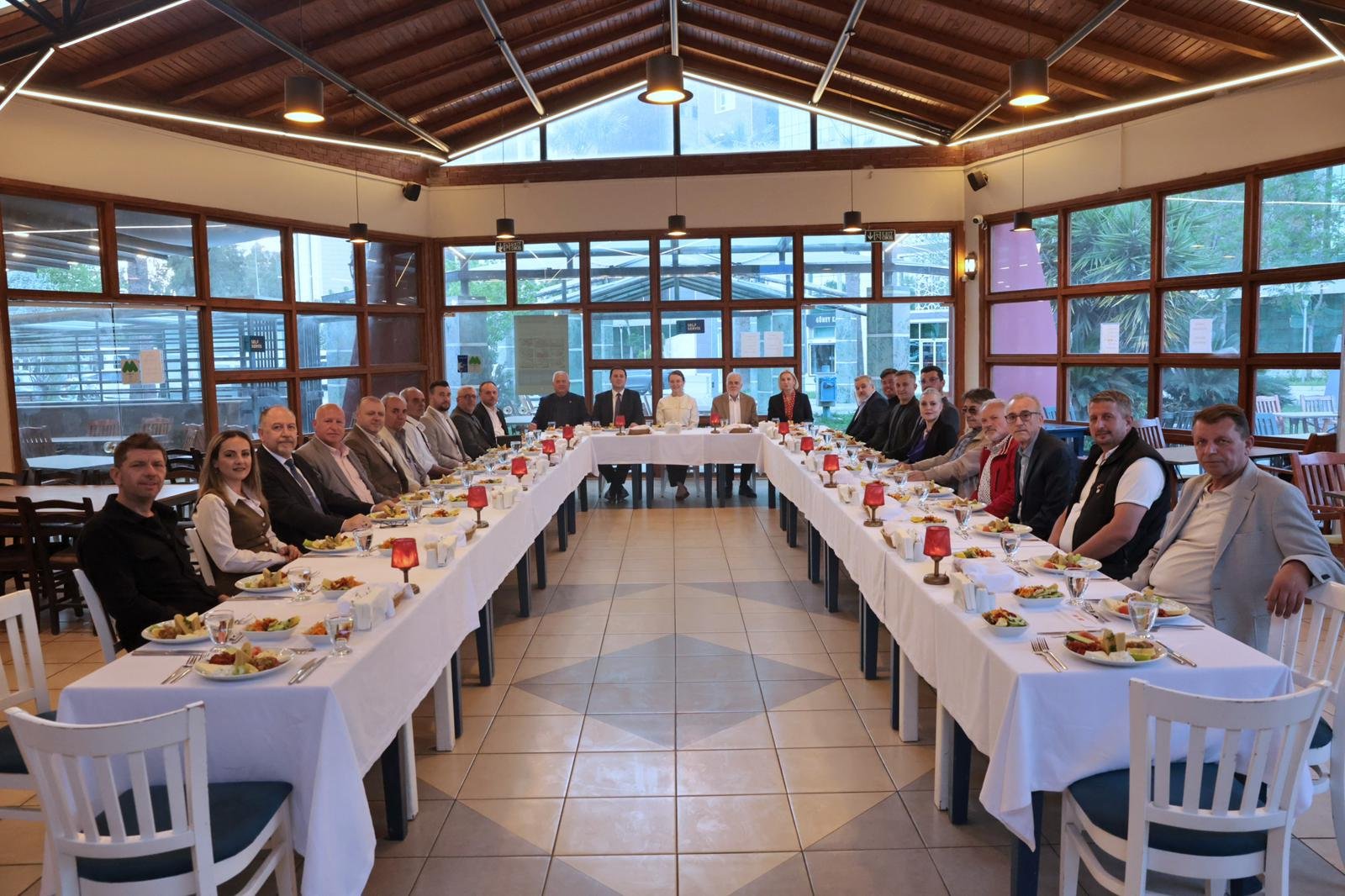 Konak’ta Makedonya Rüzgarı Esti Başkan Mutlu, Enes İbrahim Ve Heyetini Ağırladı (5)