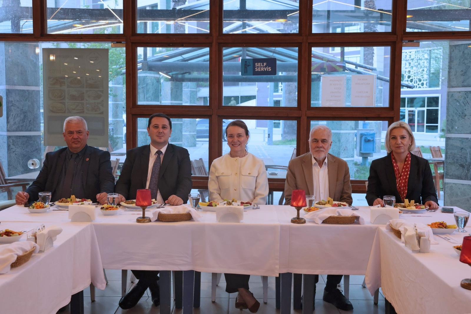 Konak’ta Makedonya Rüzgarı Esti Başkan Mutlu, Enes İbrahim Ve Heyetini Ağırladı (6)