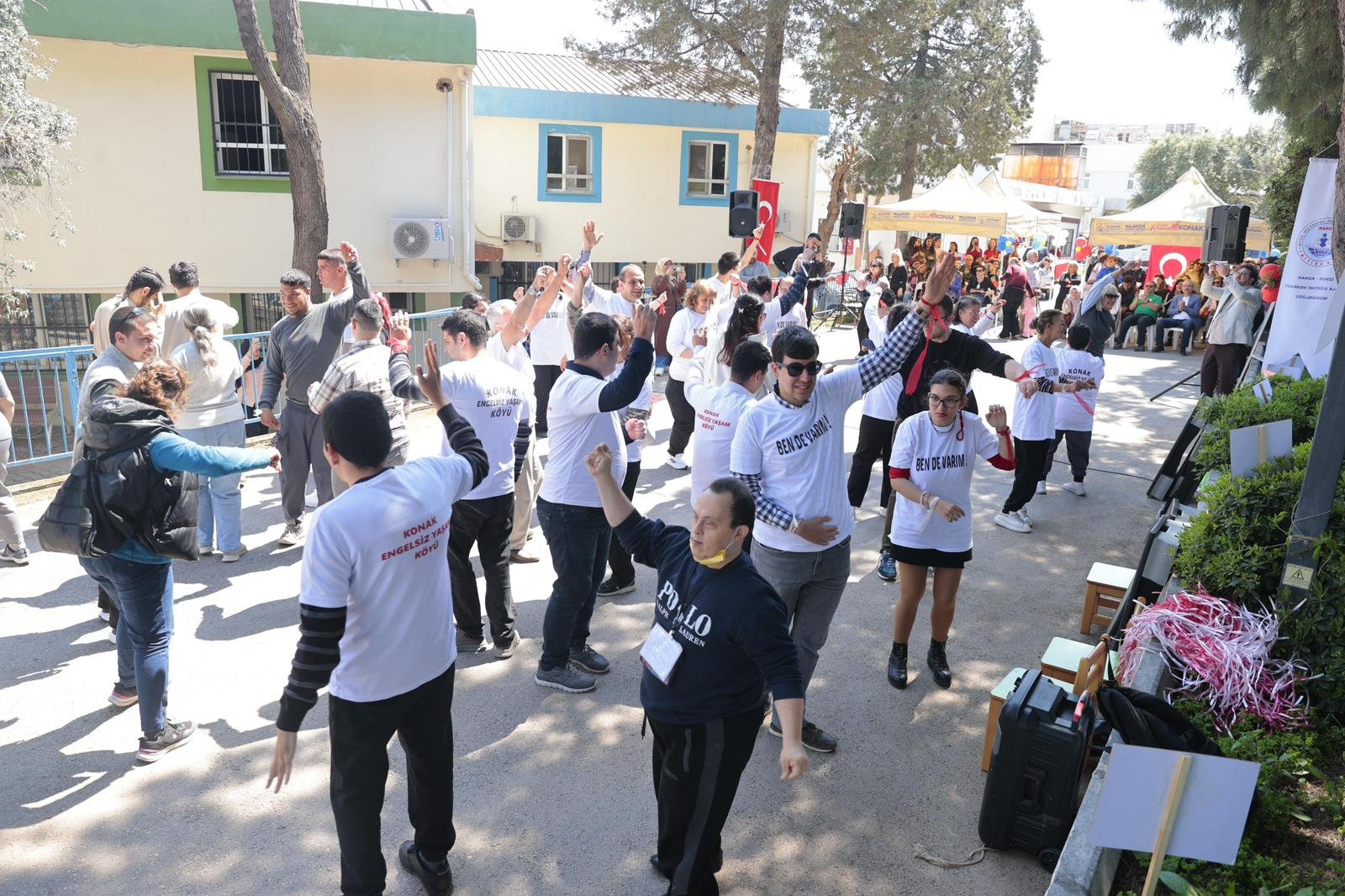 Konak’ta Otizm Farkındalık Günü’nde ‘Biz De Varız’ Dediler (6)