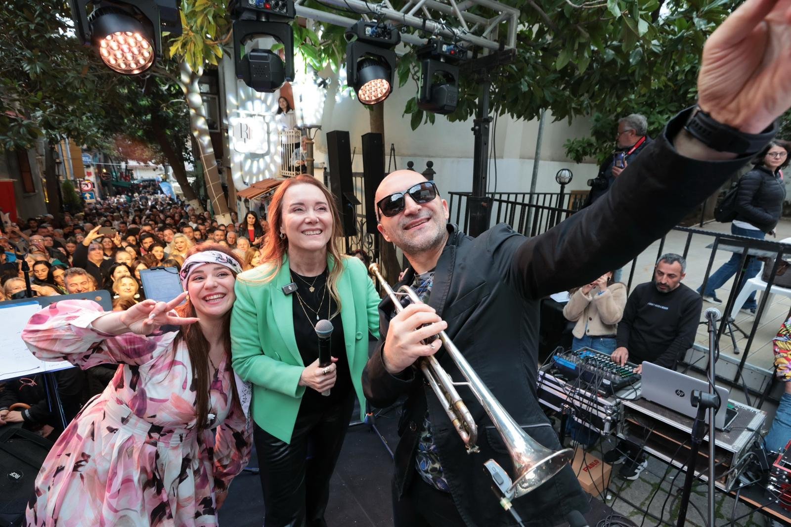 Konak’tan Dario Moreno Için Unutulmaz Şenlik İzmirliler Akın Etti (1)