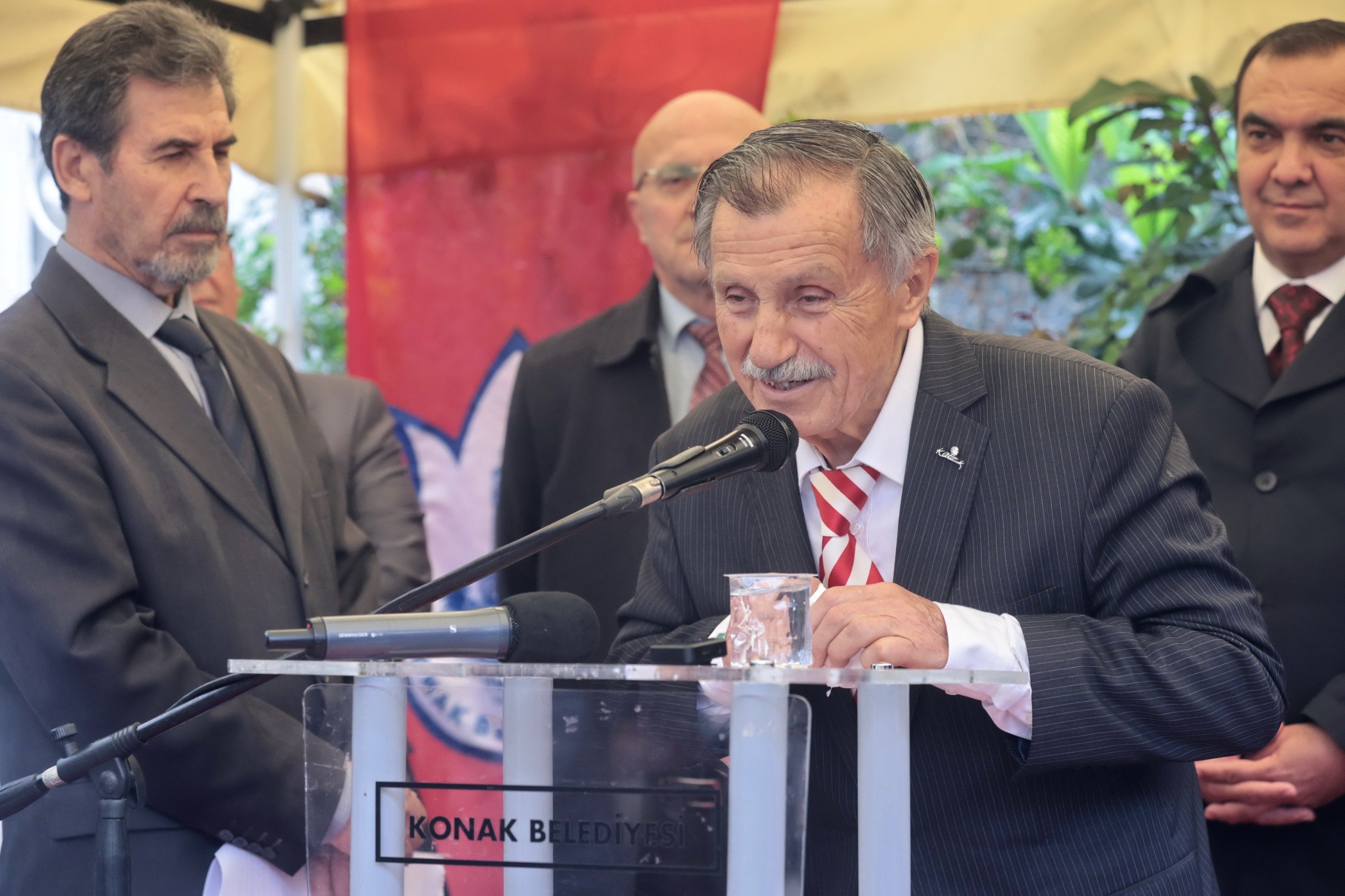 Konak’tan Vefa Örneği Dr. Fadıl Ünal’ın Adı Güzelyalı’da Ölümsüzleşti (5)