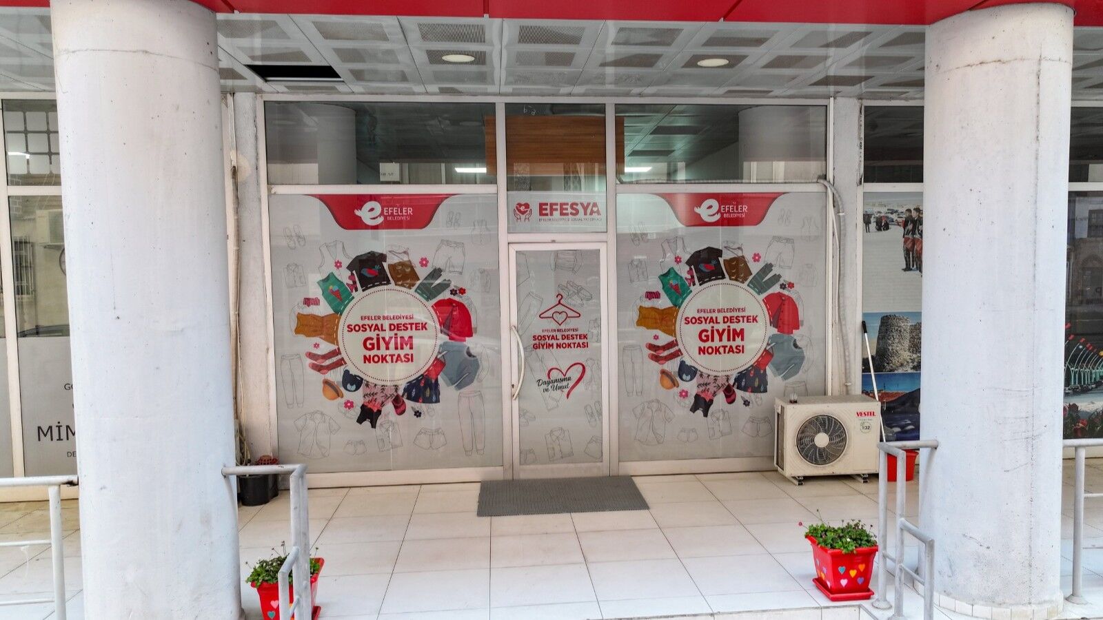 Efeler'in Sosyal Destek Giyim Noktası'na Yoğun İlgi
