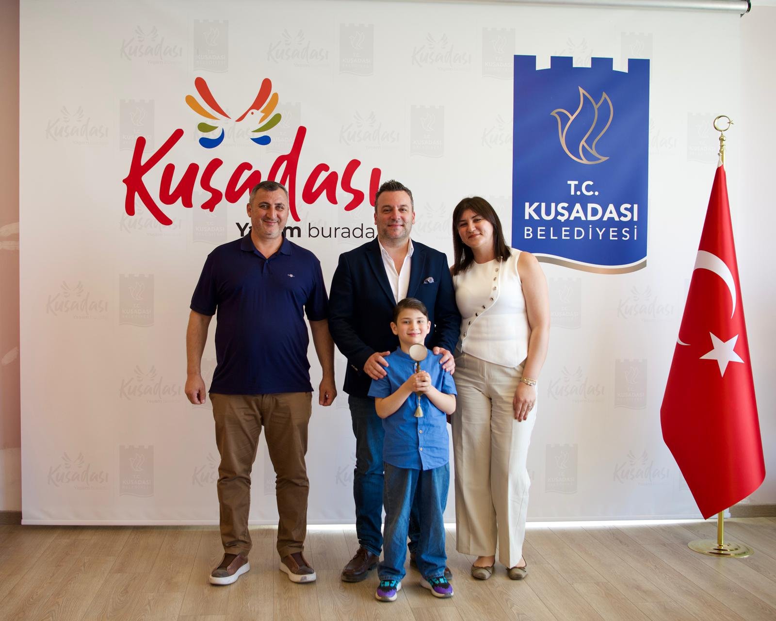 Başkan Veki̇li̇ Tahsi̇n Demi̇rtaş, Küçük Kutup Kaşi̇fi̇ni̇ Makaminda Ağirladi (5)