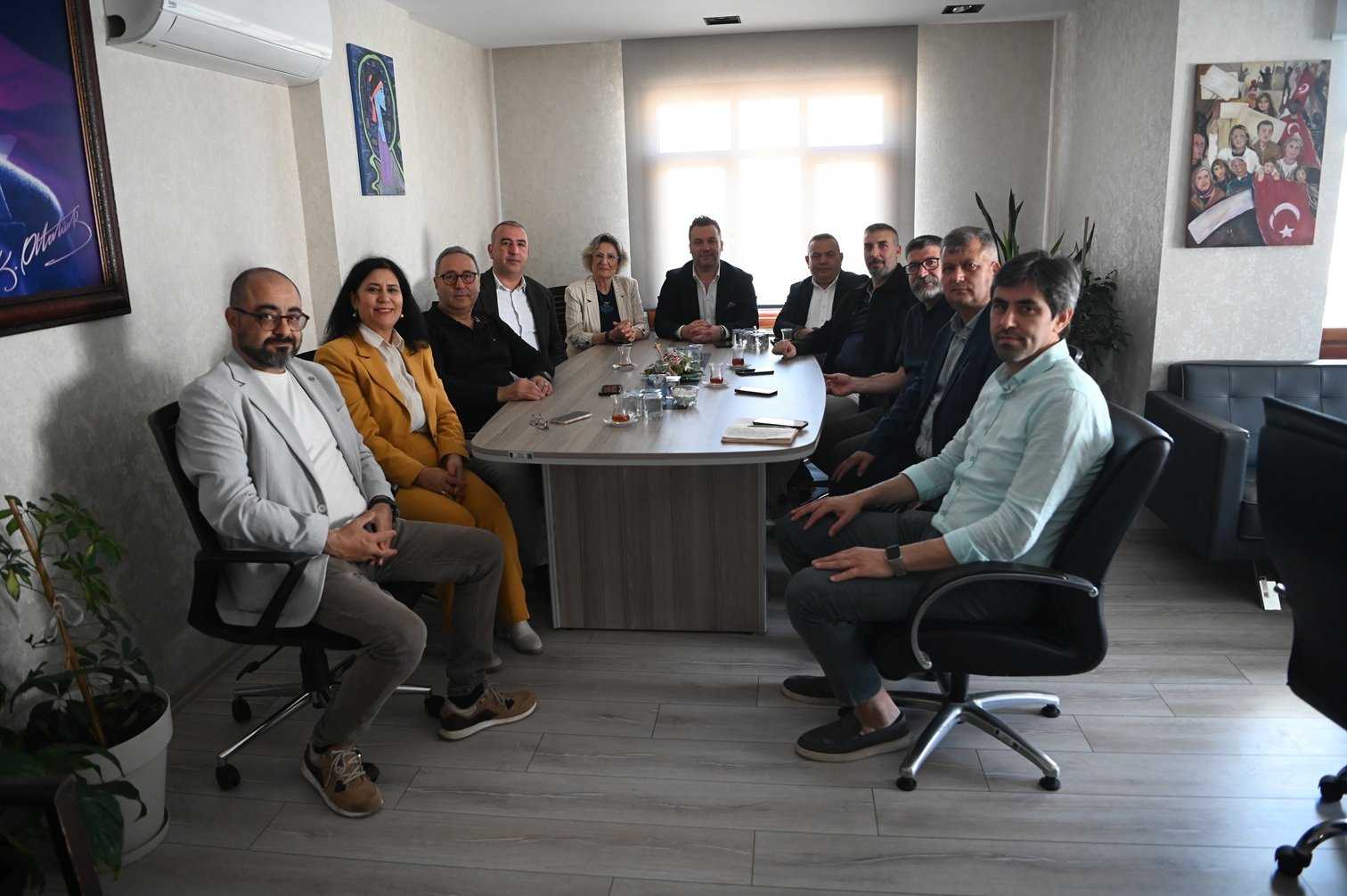 Başkan Veki̇li̇ Tahsi̇n Demi̇rtaş’tan Kuşadasi Beledi̇yesi̇ Ek Hi̇zmet Bi̇nasina Zi̇yaret (14)