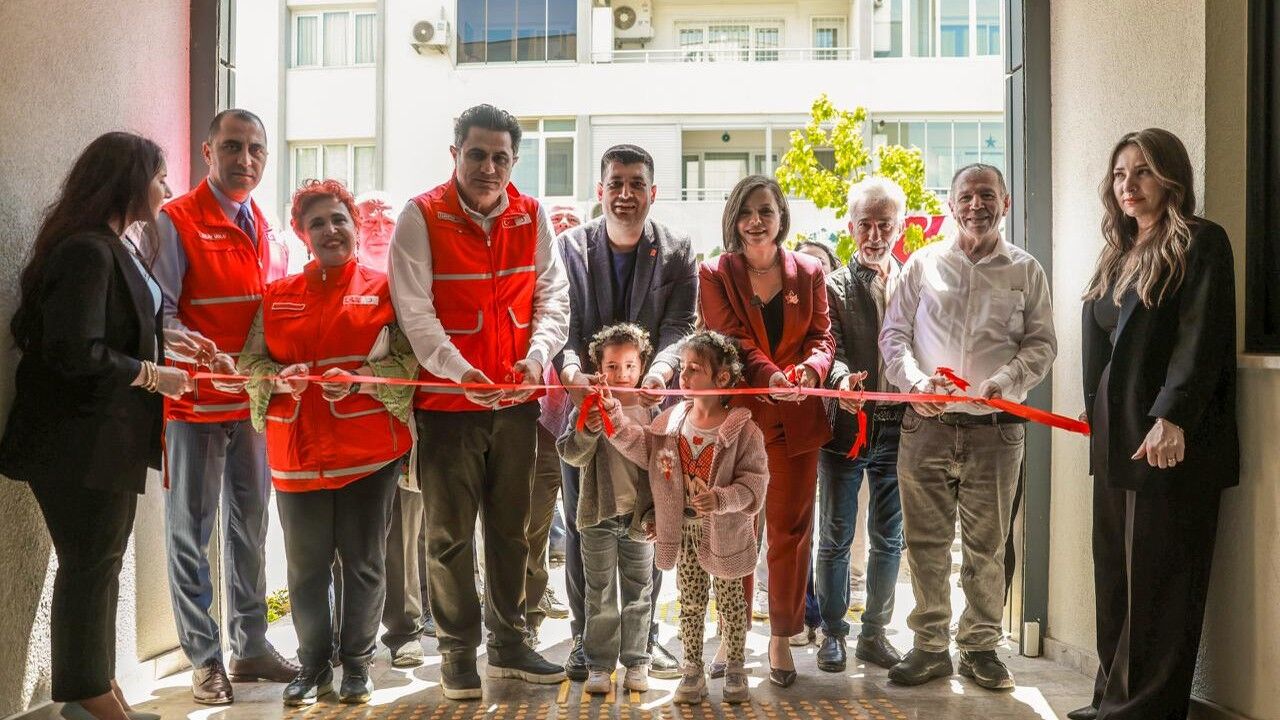 Karabağlar'da Sosyal Market'in İkinci Şubesi Çalıkuşu'nda Açıldı