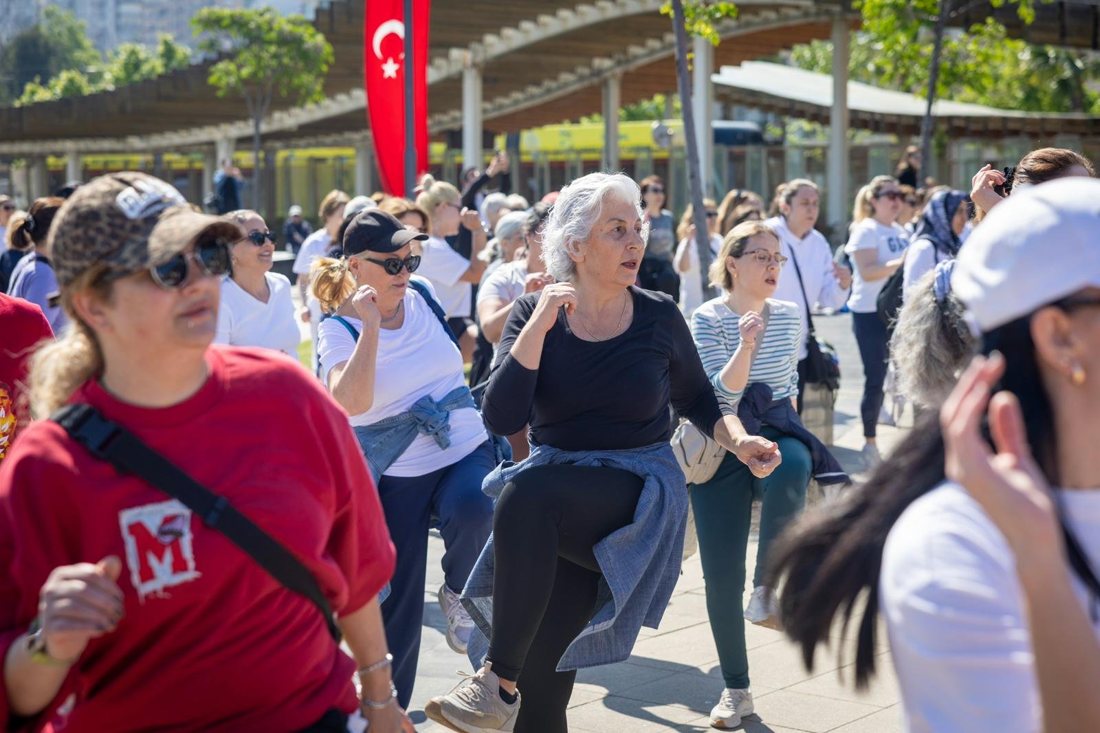 Konaklı Annelerden Anneler Günü Dansı (4)