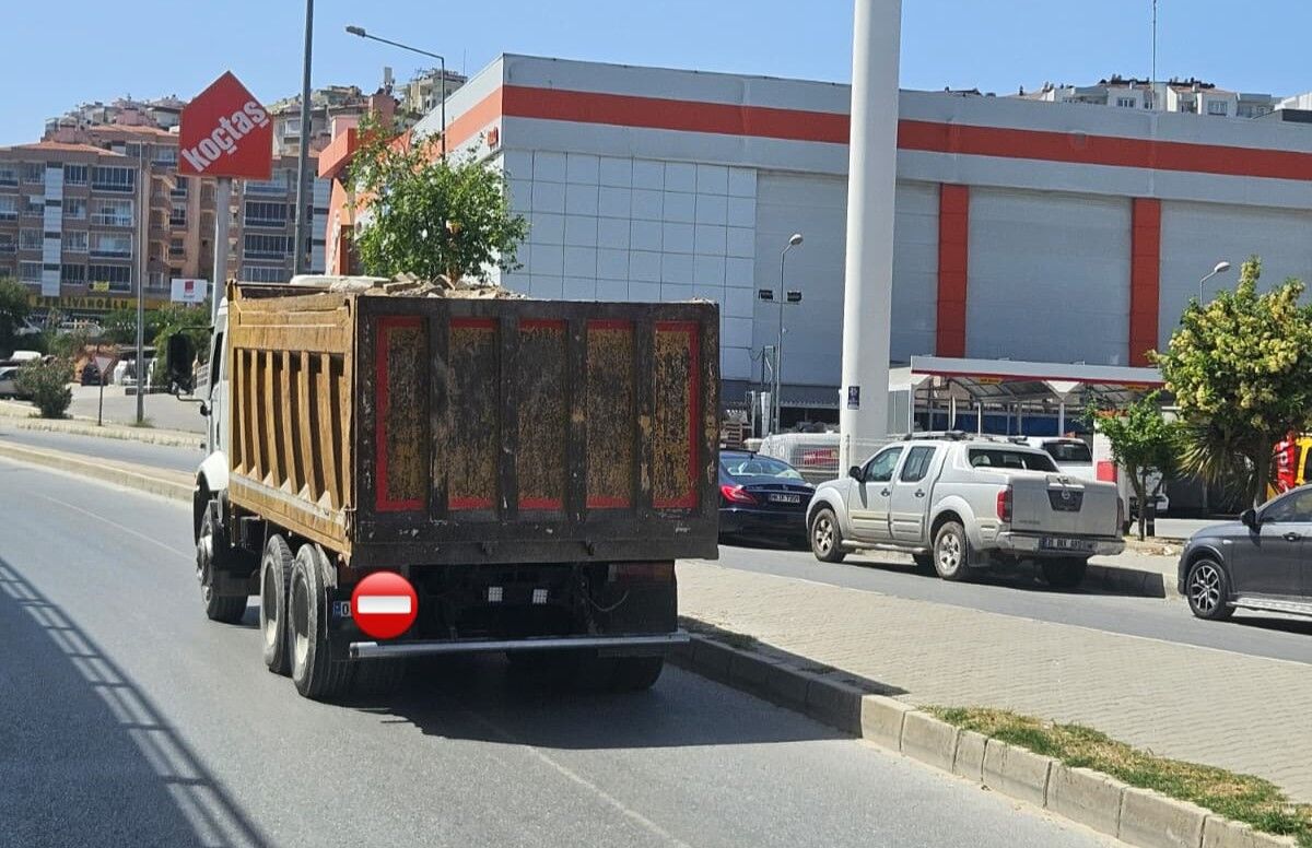 Kuşadasi’nda Uygunsuz Hafri̇yat Kamyonlarina Ceza (7)