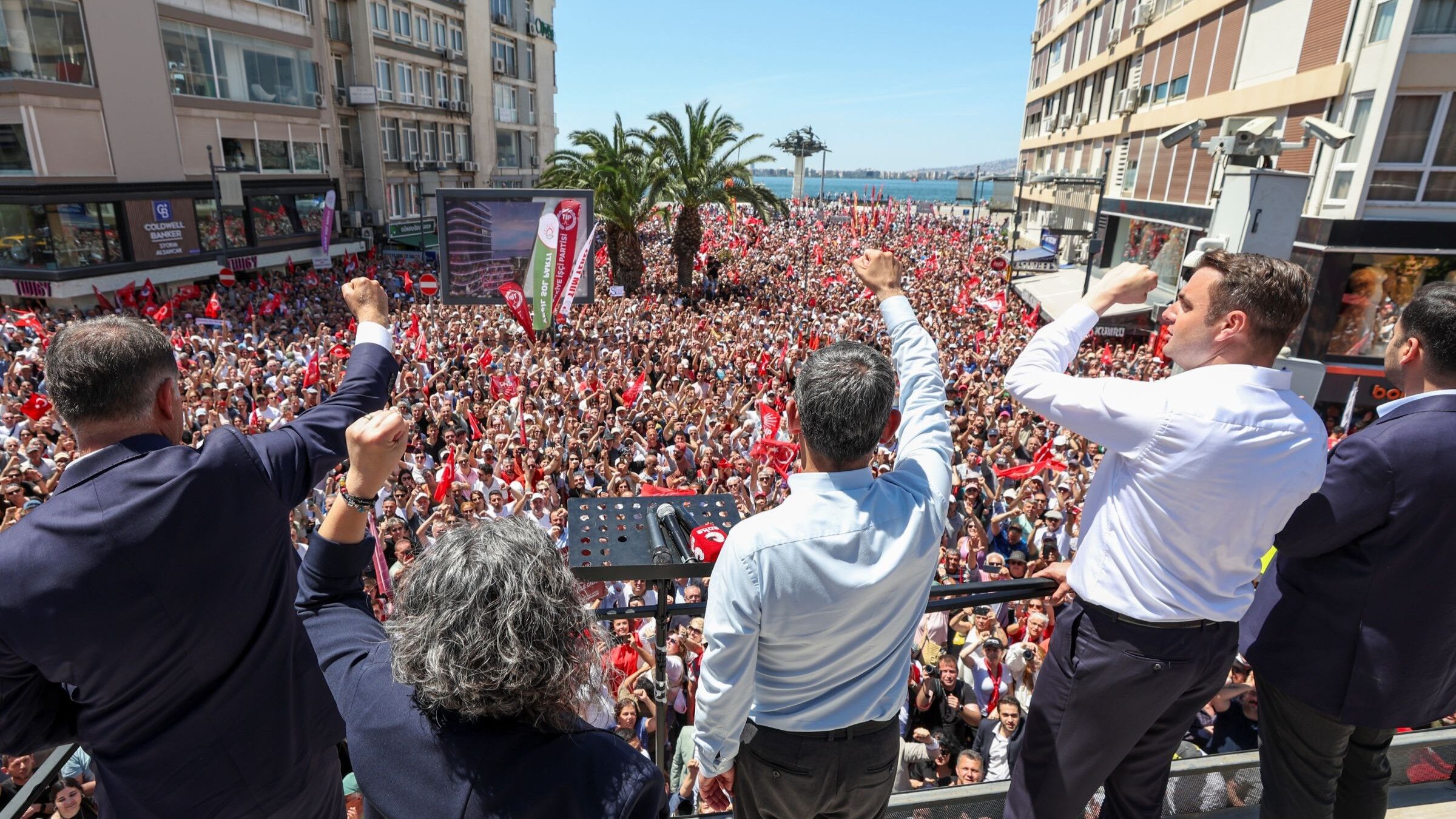 Özgür Özel İzmir'den Çağrı Yaptı: "Genel Başkanı 2 Milyon CHP'li Seçsin"