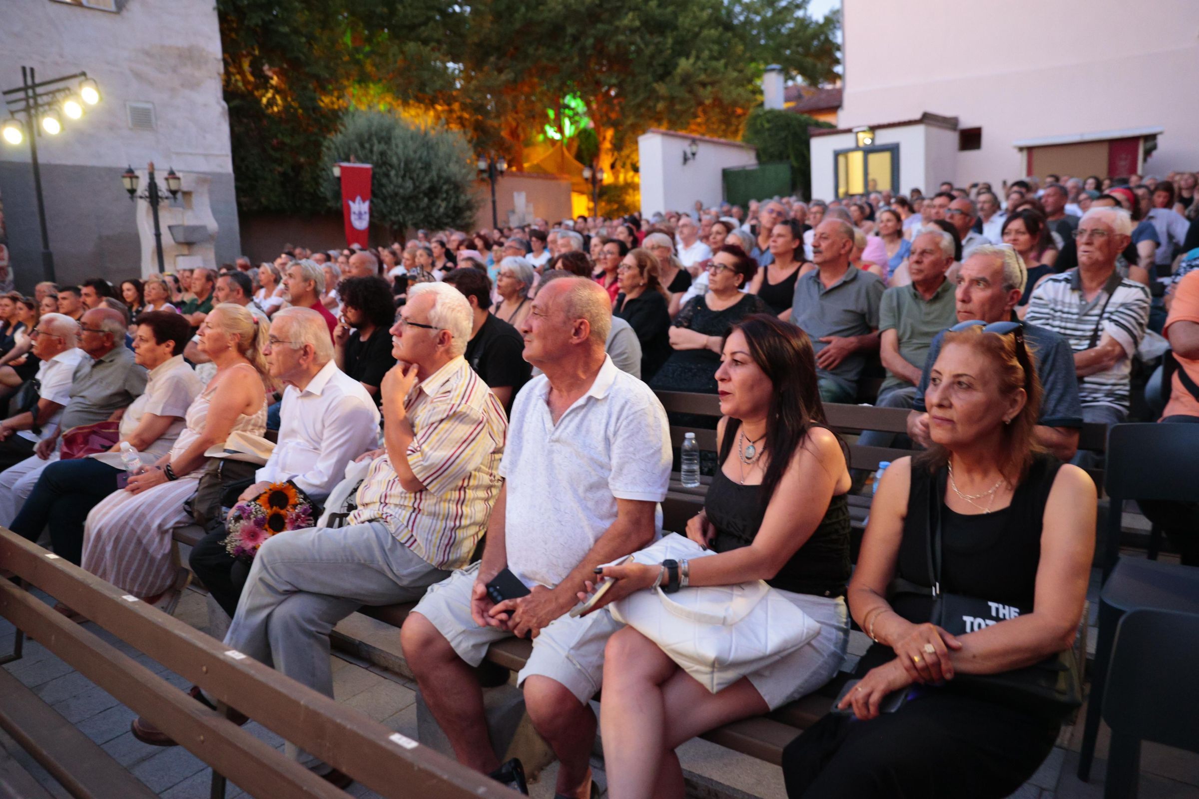 Sanathane Yaza Dopdolu Giriyor (5)