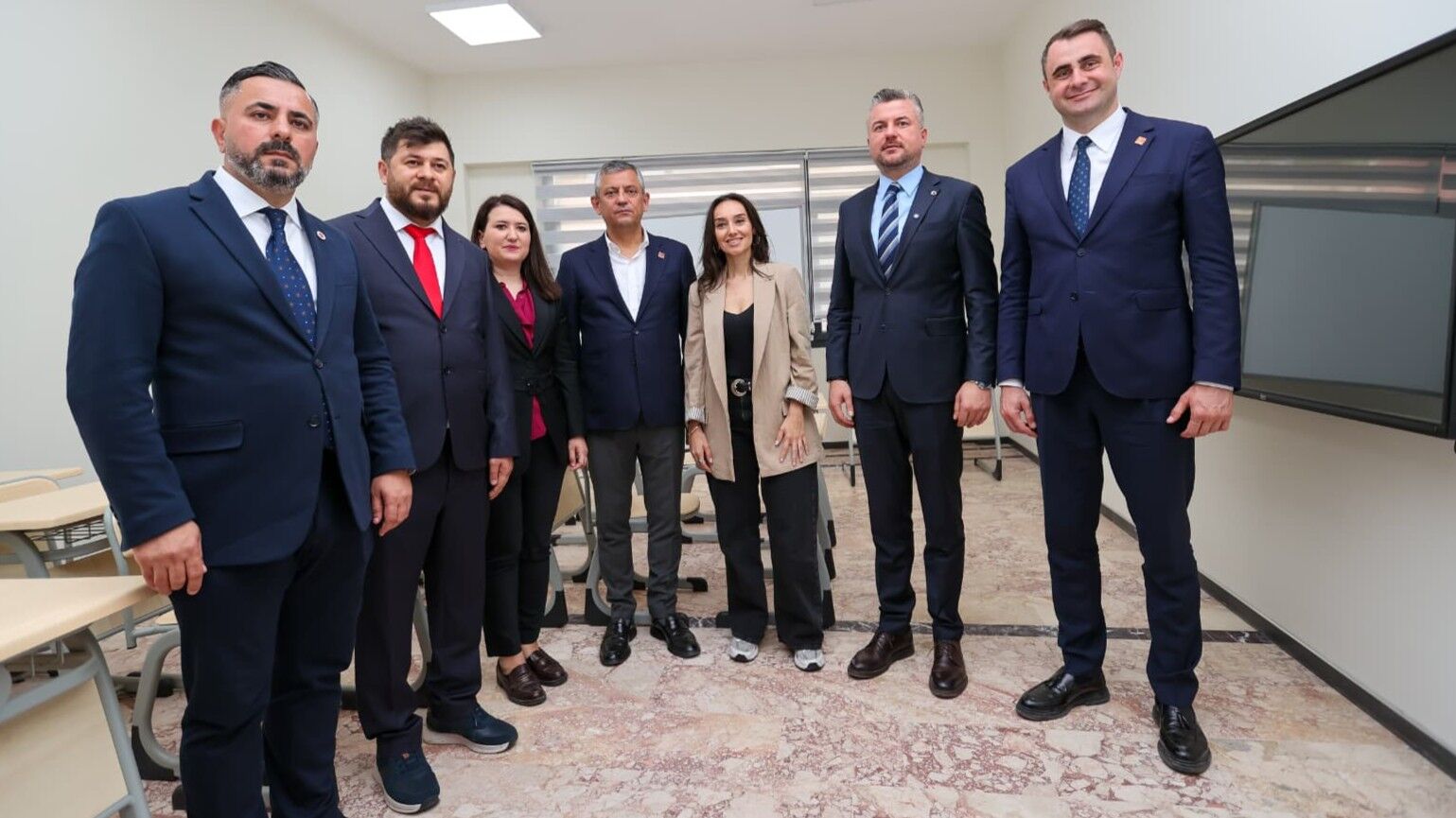 CHP Lideri Özgür Özel, Buca'daki İki Büyük Yatırımı Ziyaret Etti